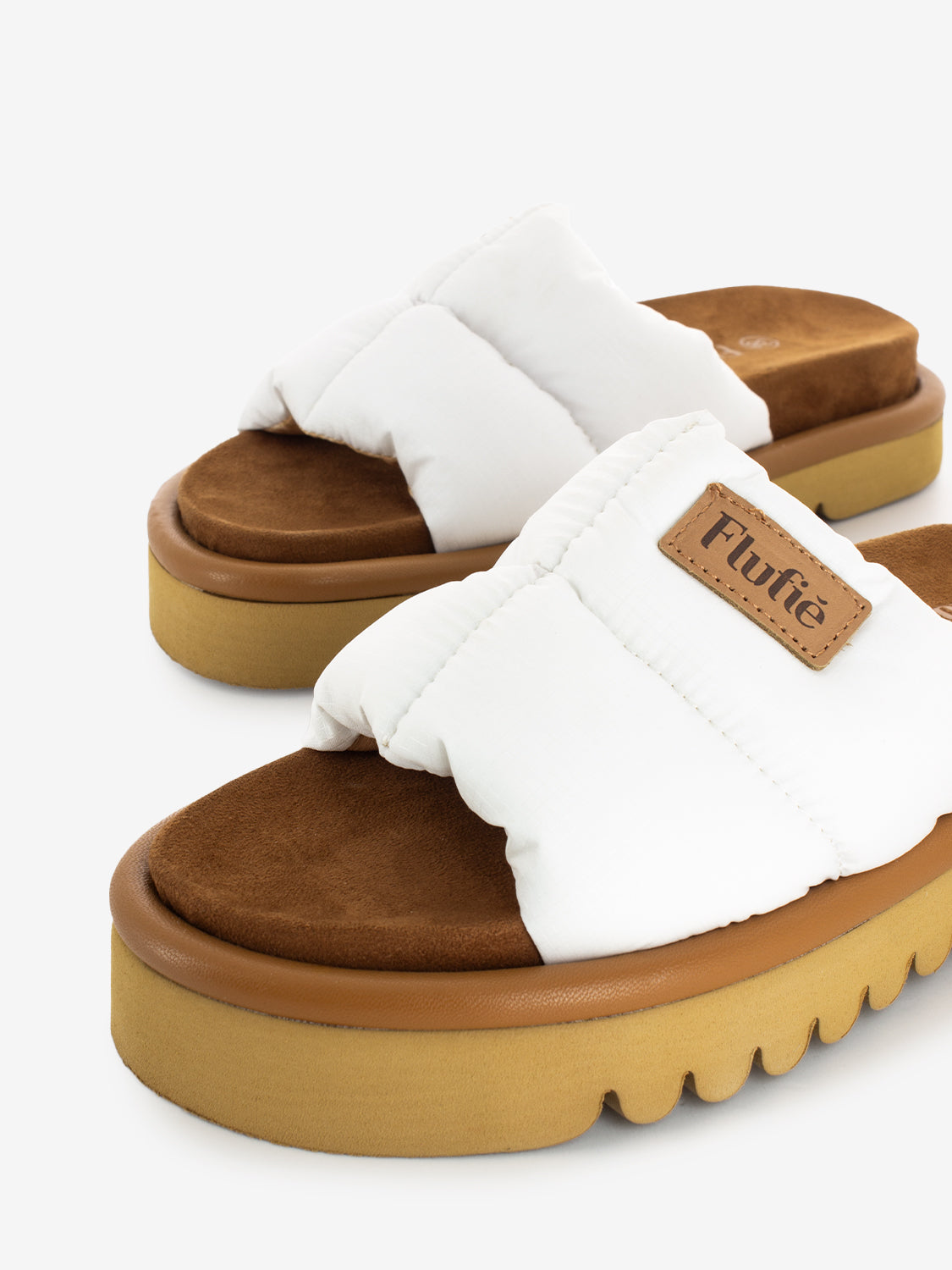 Classic line white slipper