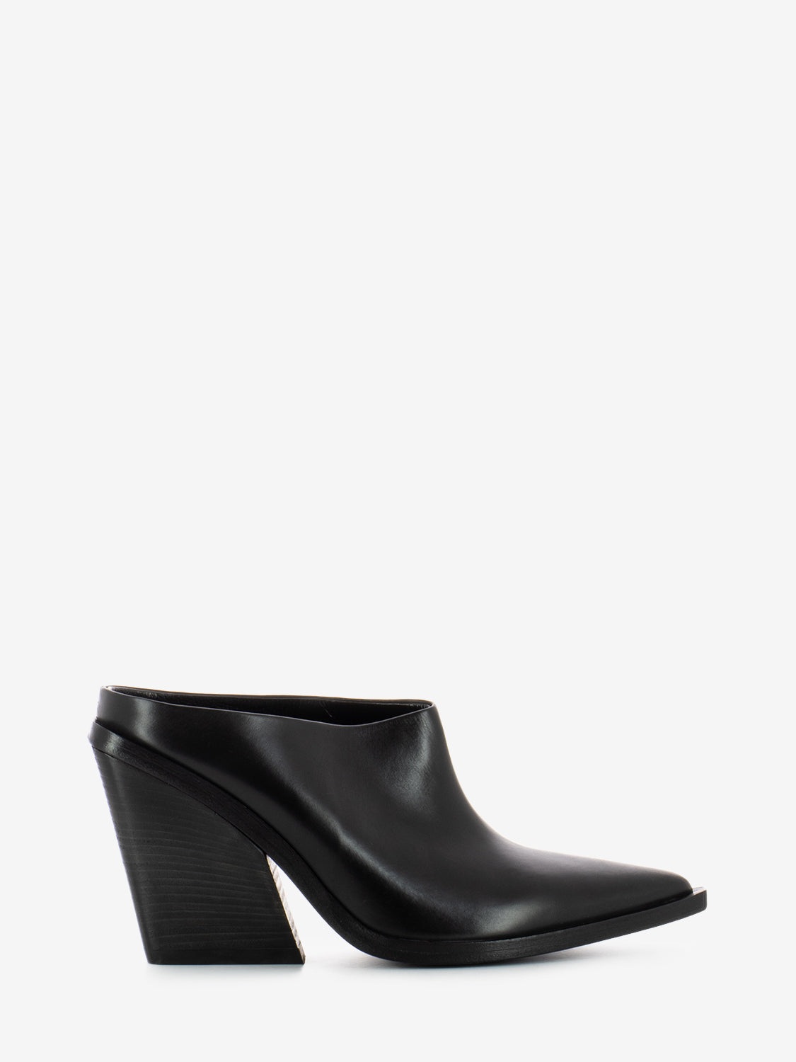 Leather clogs with black heel