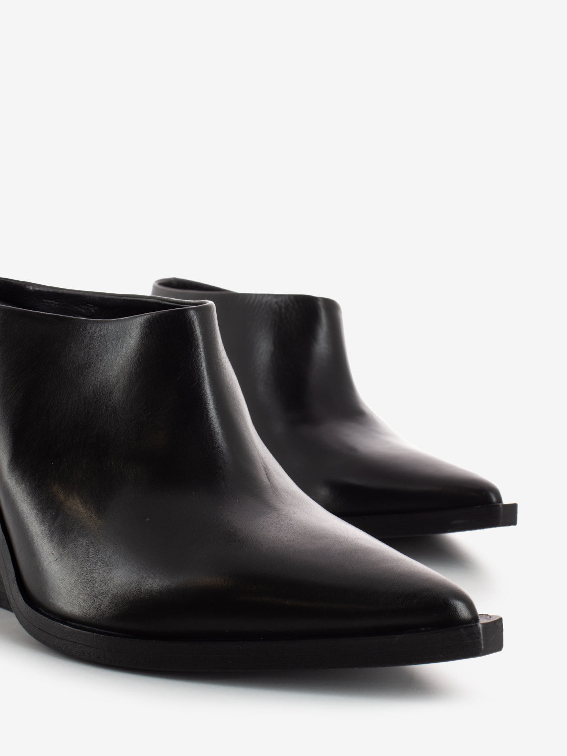 Leather clogs with black heel