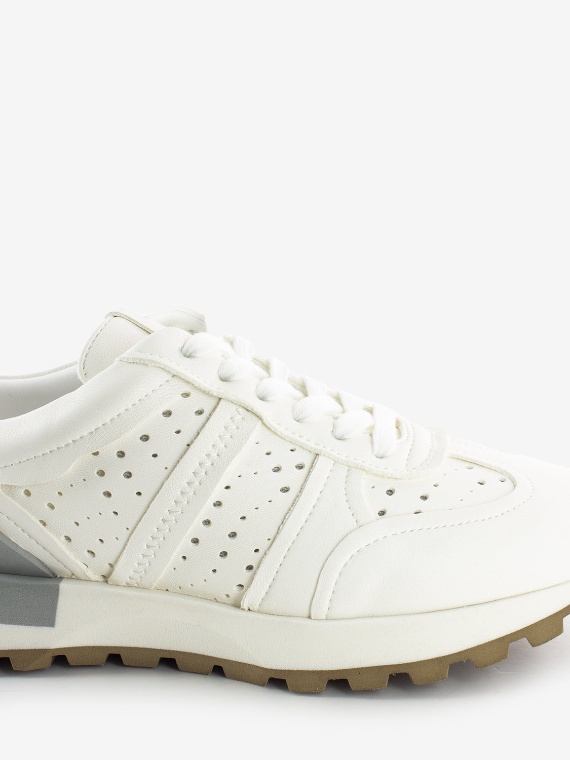 Cloe sneaker in milk leather