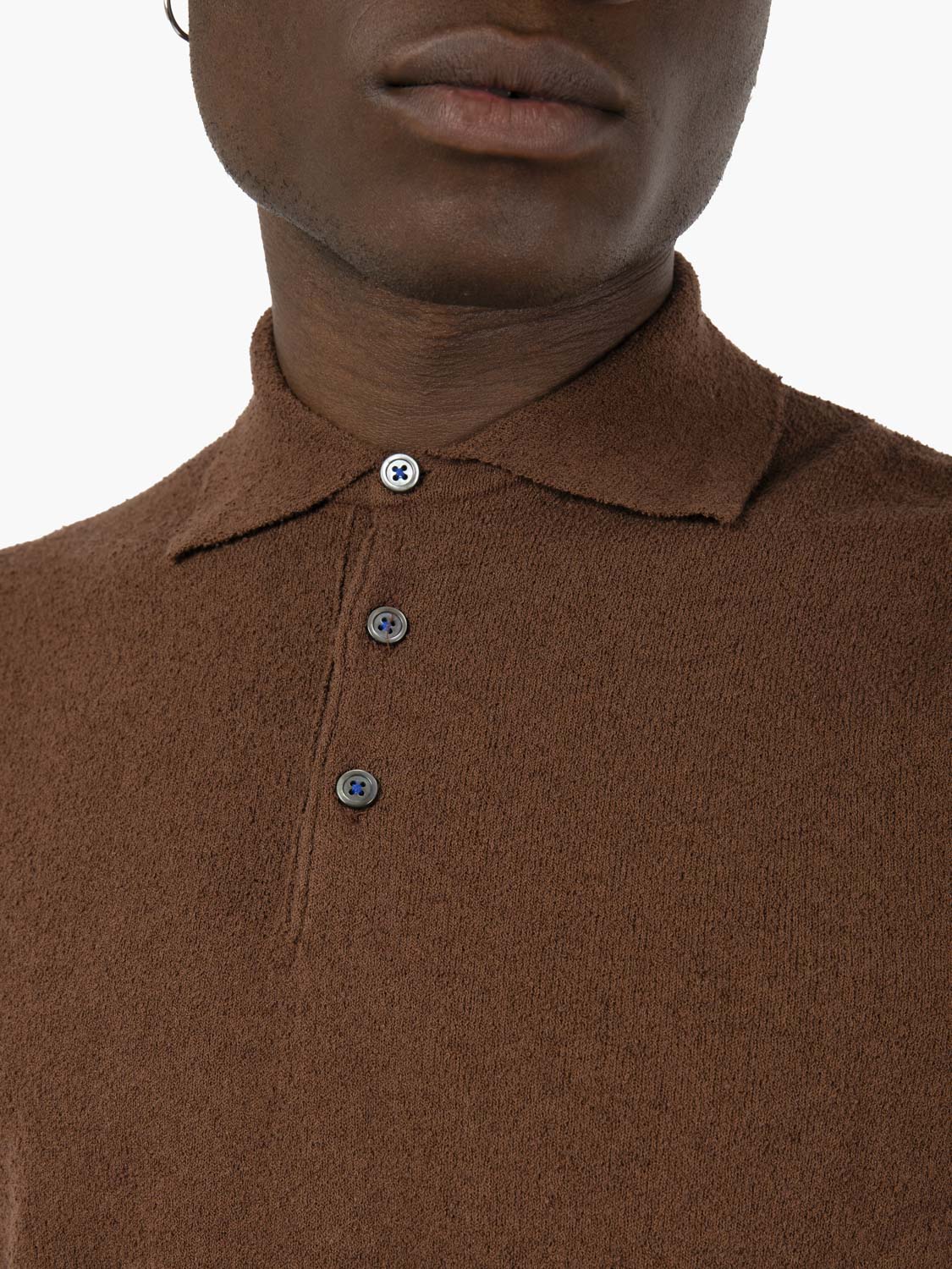 Polo James marrone