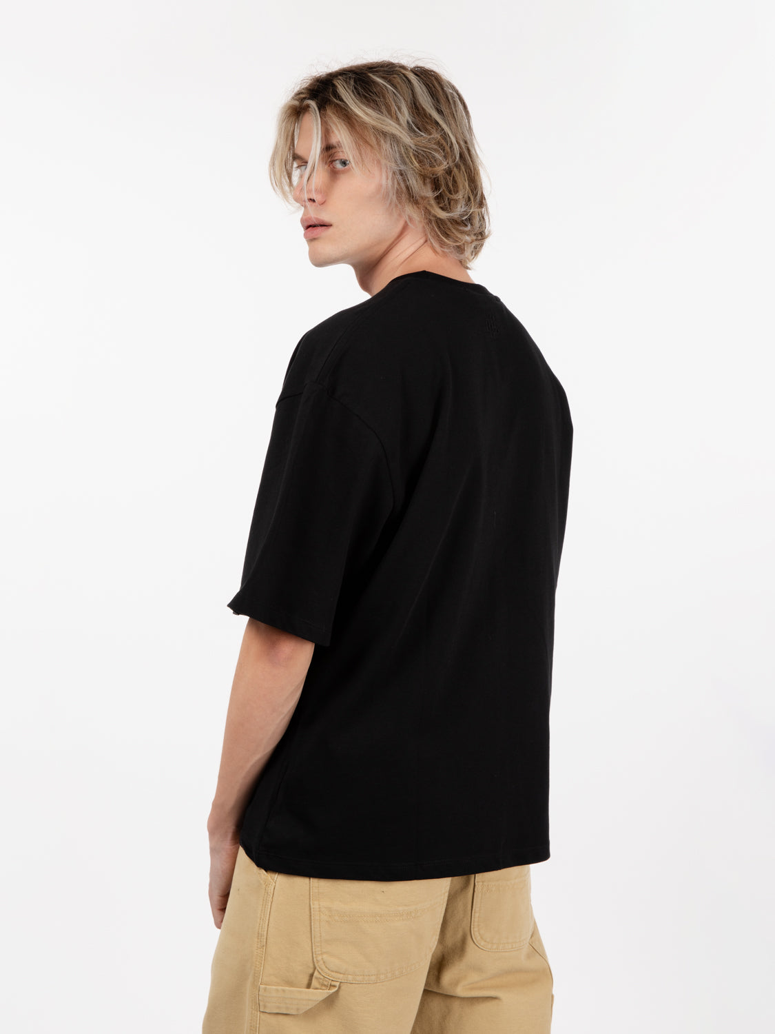 Embroidered basic tee chaos black