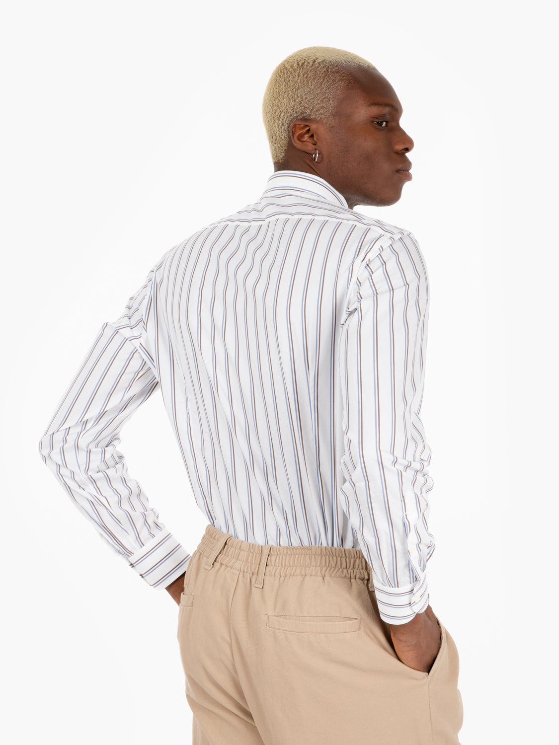 Camicia a righe azzurre / marroni con fondo bianco