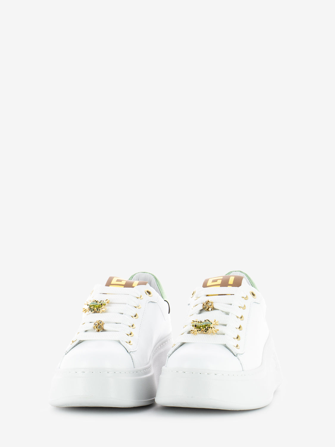 Sneakers with white / green frog brooch