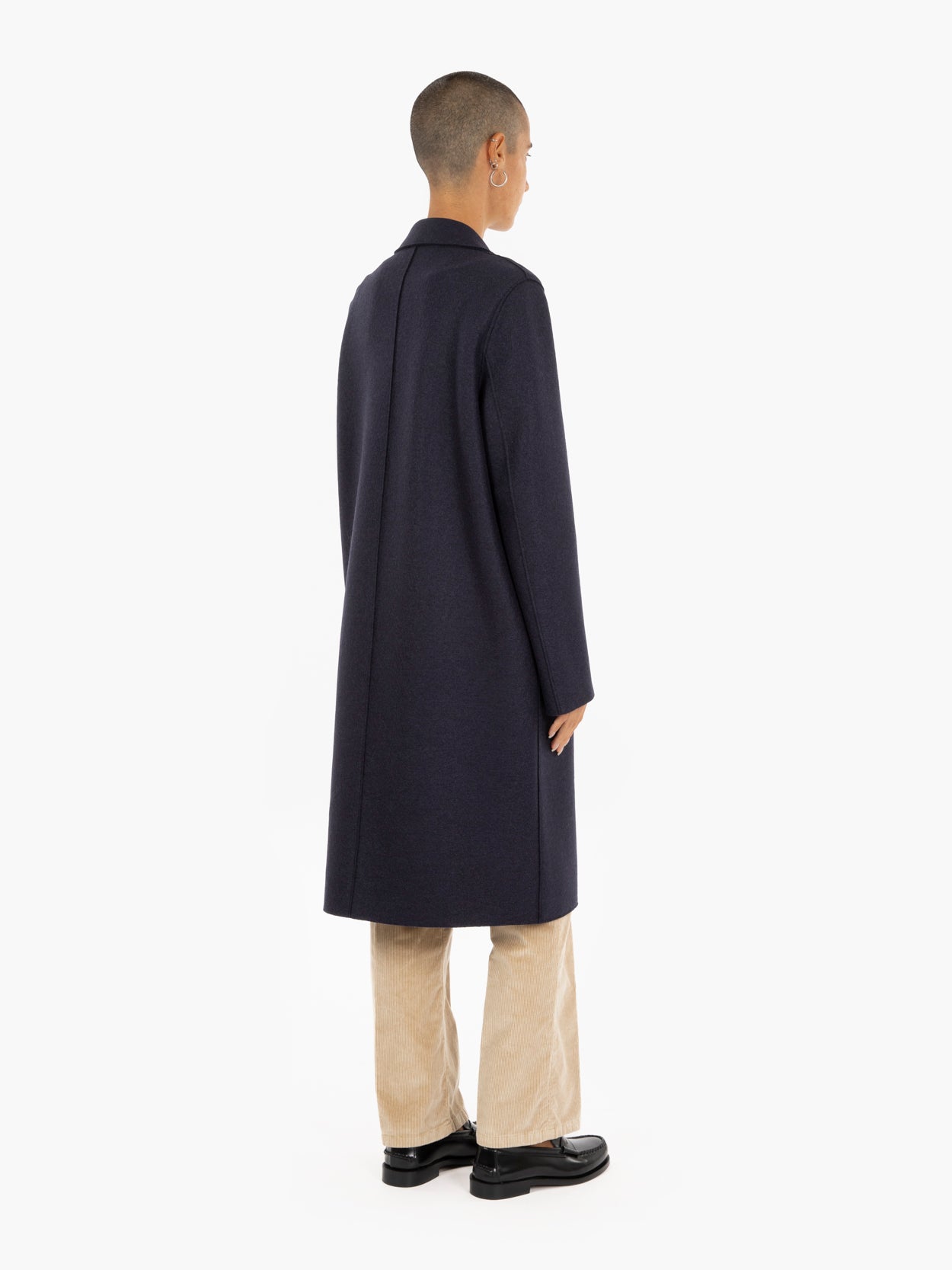 Pressed wool navy egg-shaped coat