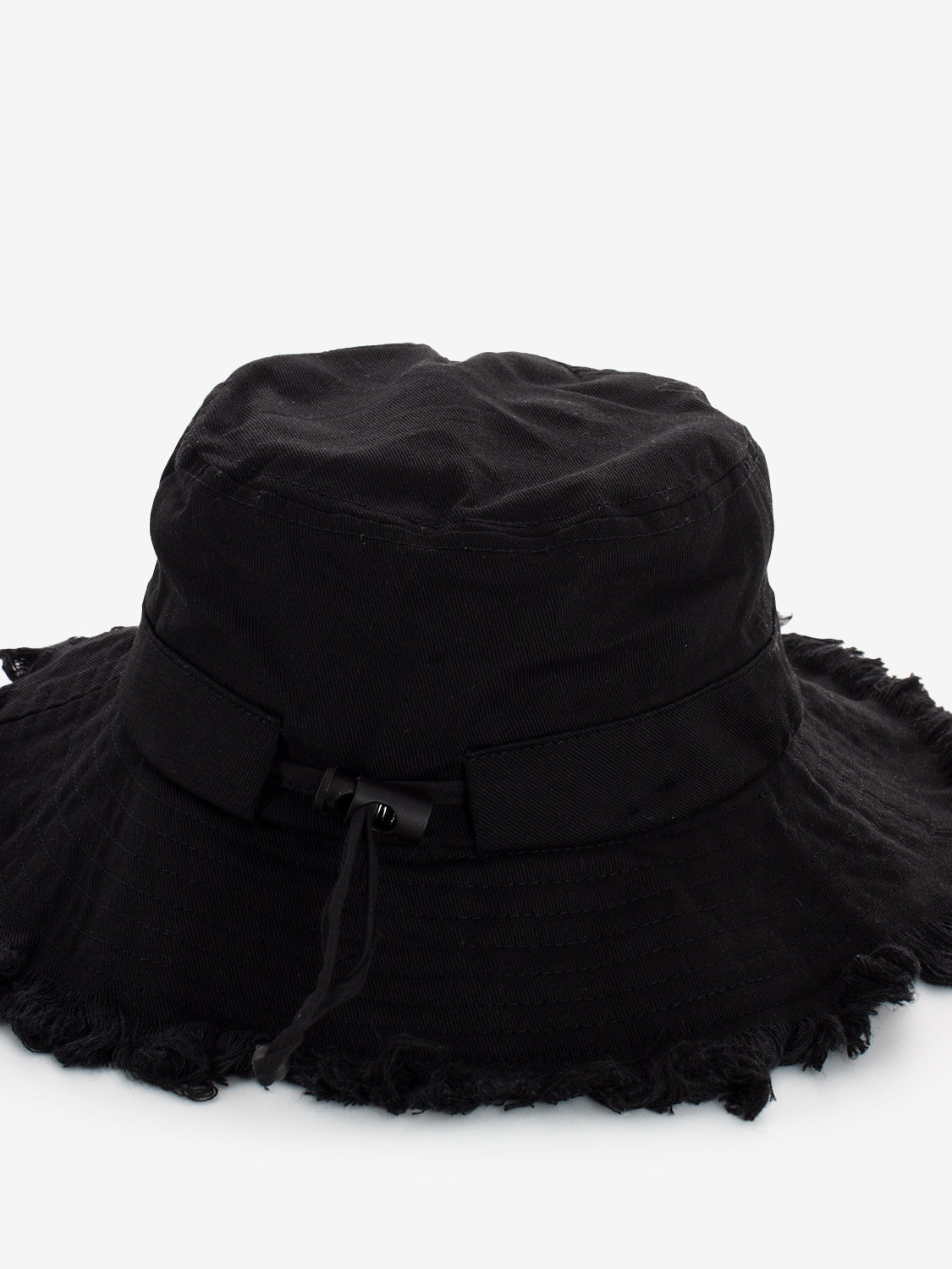 Canvas hat with black embroidery