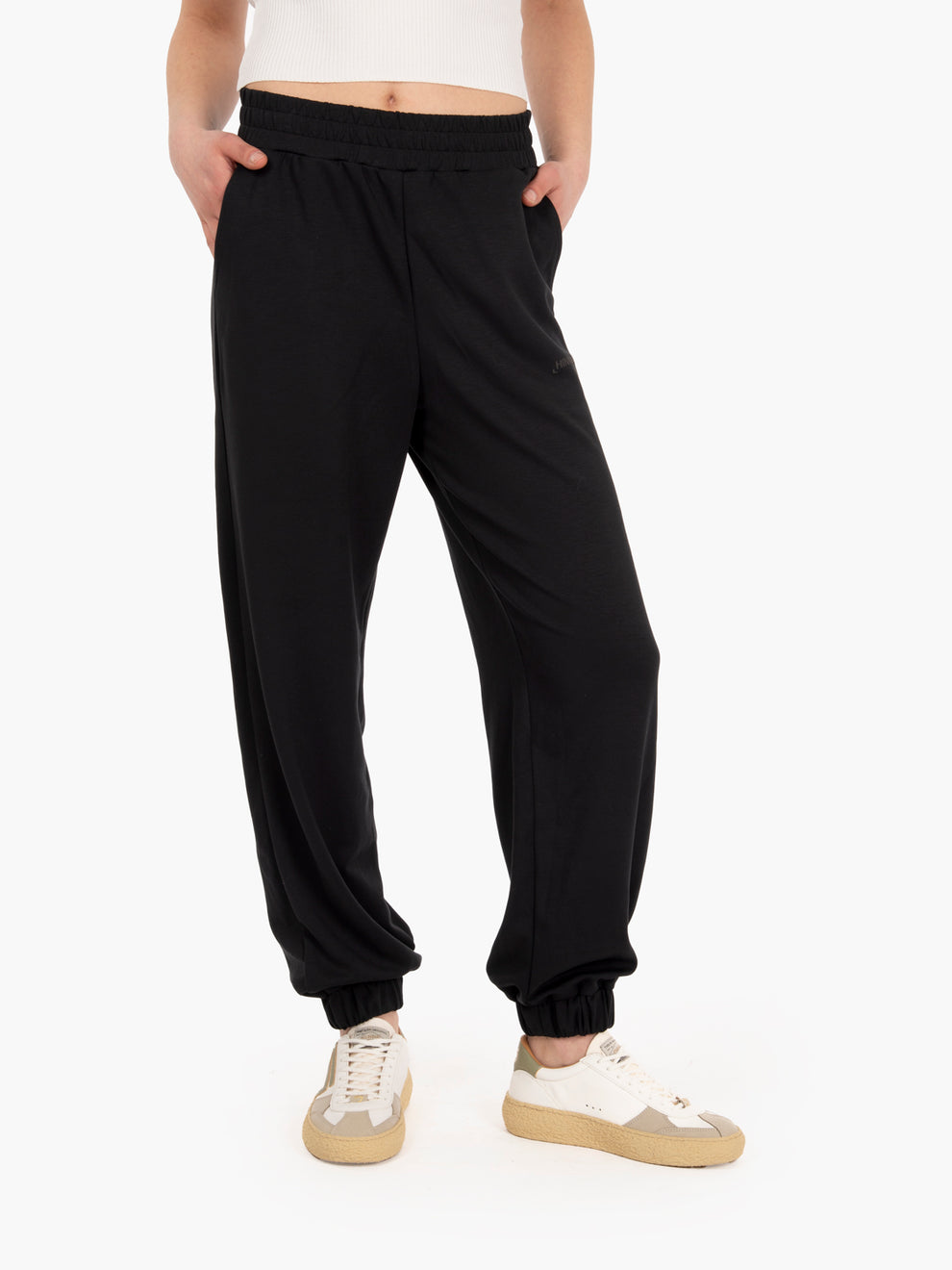 Jogger modal con fondo elastico nero