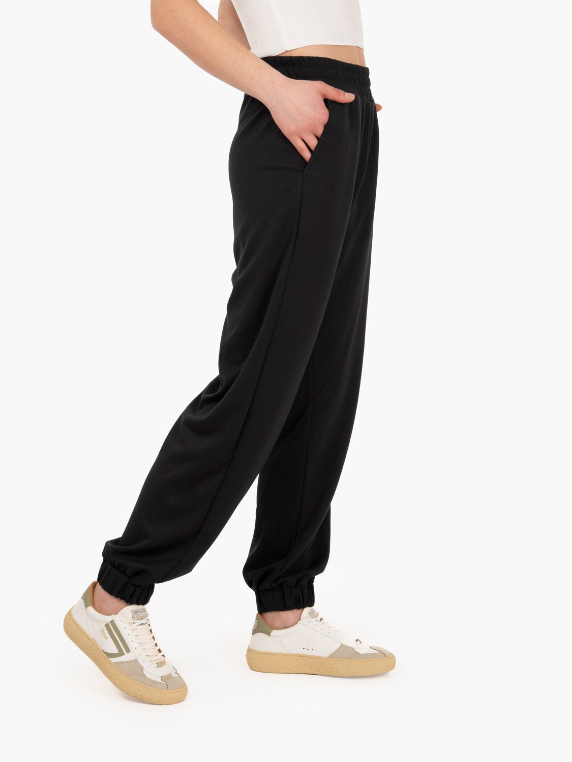 Jogger modal con fondo elastico nero