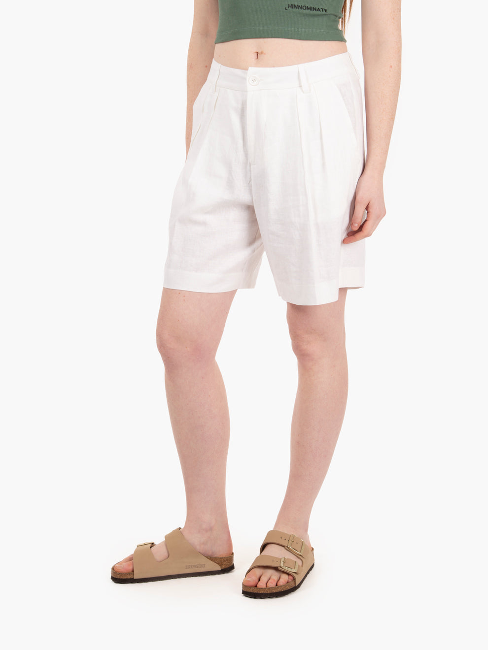 Linen shorts with white pleats