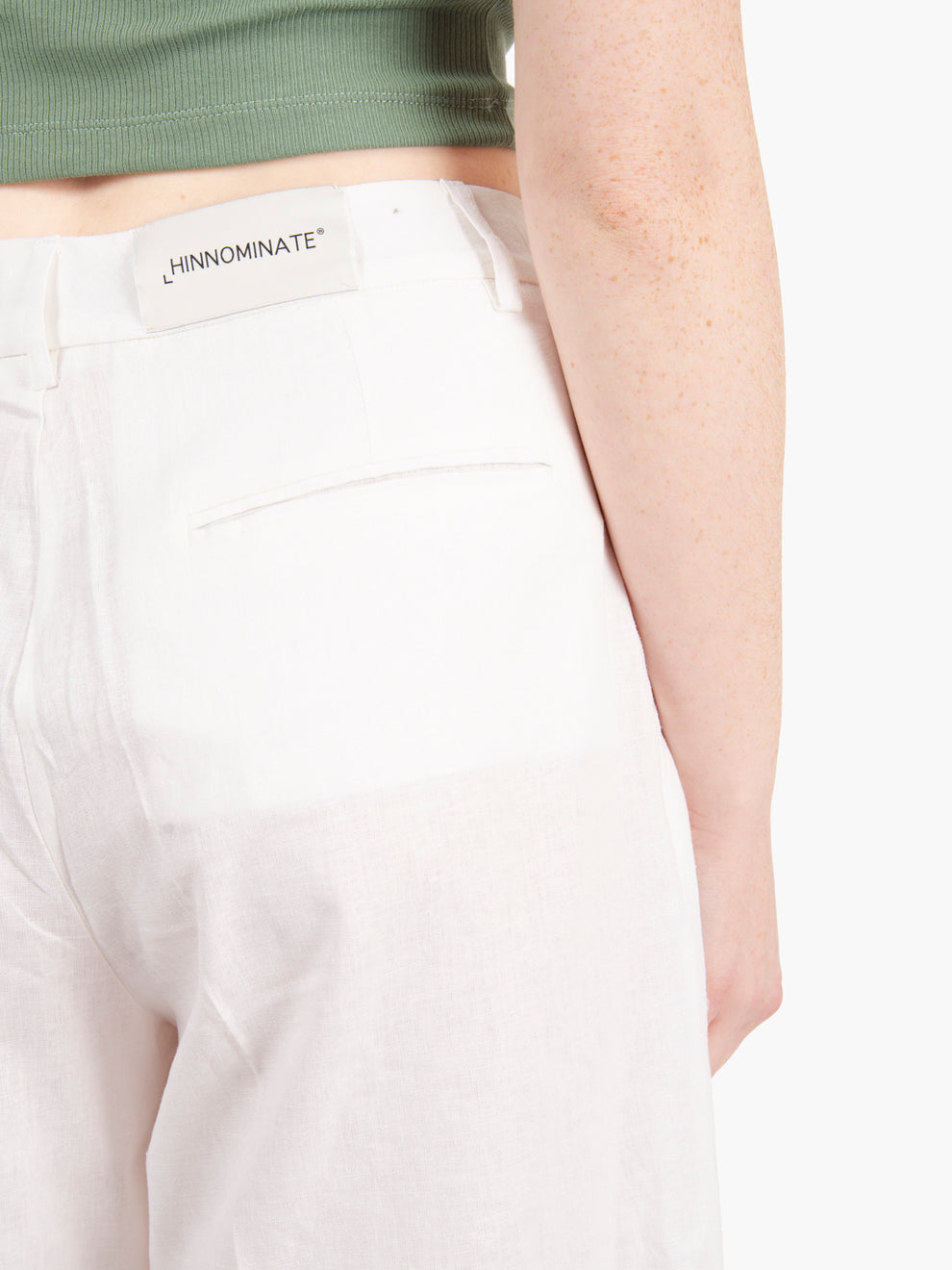 Linen shorts with white pleats