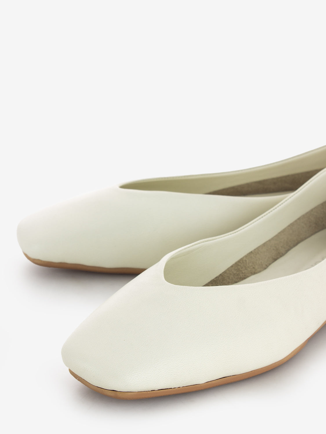Square toe ballerina in cream leather