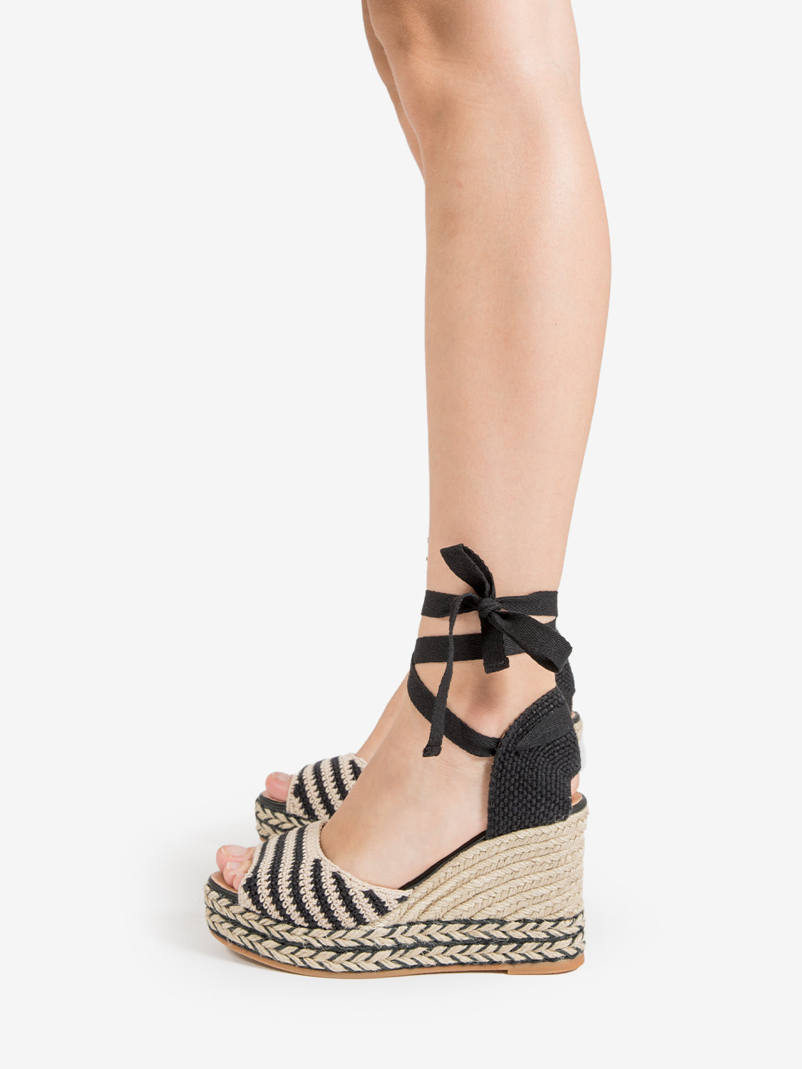 Berlioz espadrilles in black / cream crochet