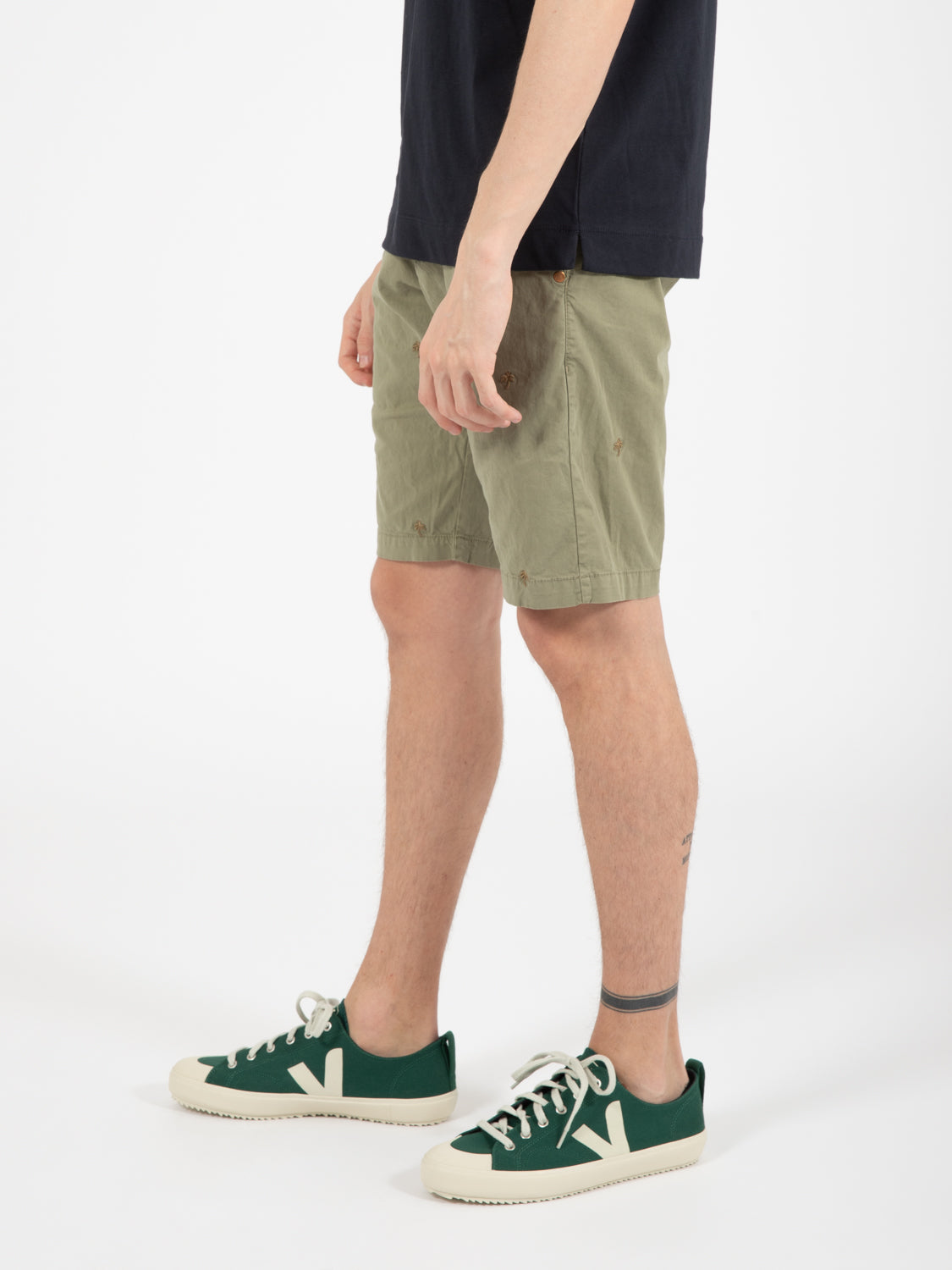 Green palm fantasy shorts
