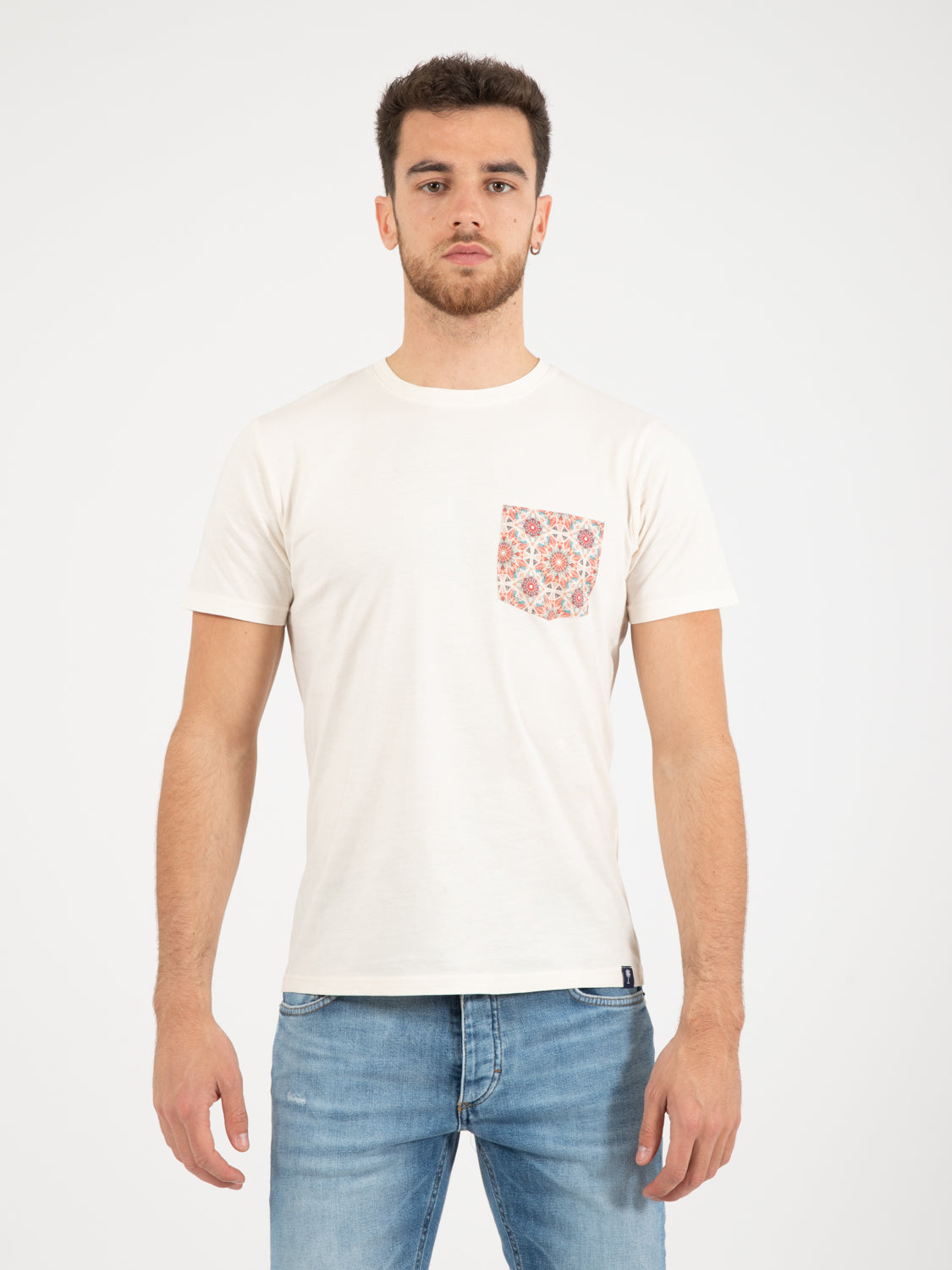 White patterned pocket t-shirt