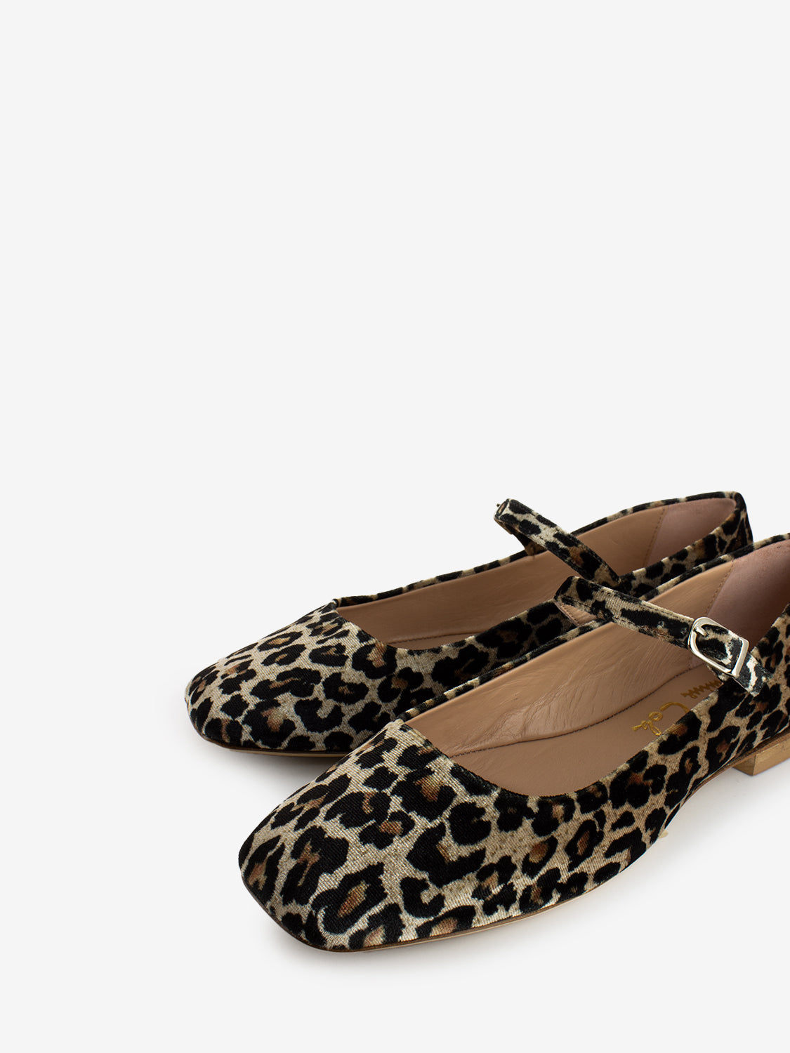 Ballerine con cinturino in velluto leopardo