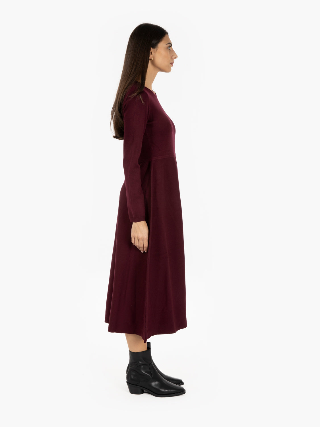 Long burgundy knitted dress