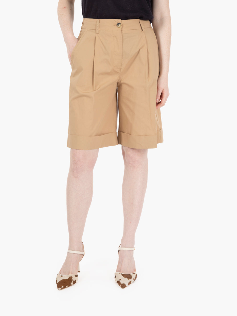 Bermuda shorts with camel turn-ups