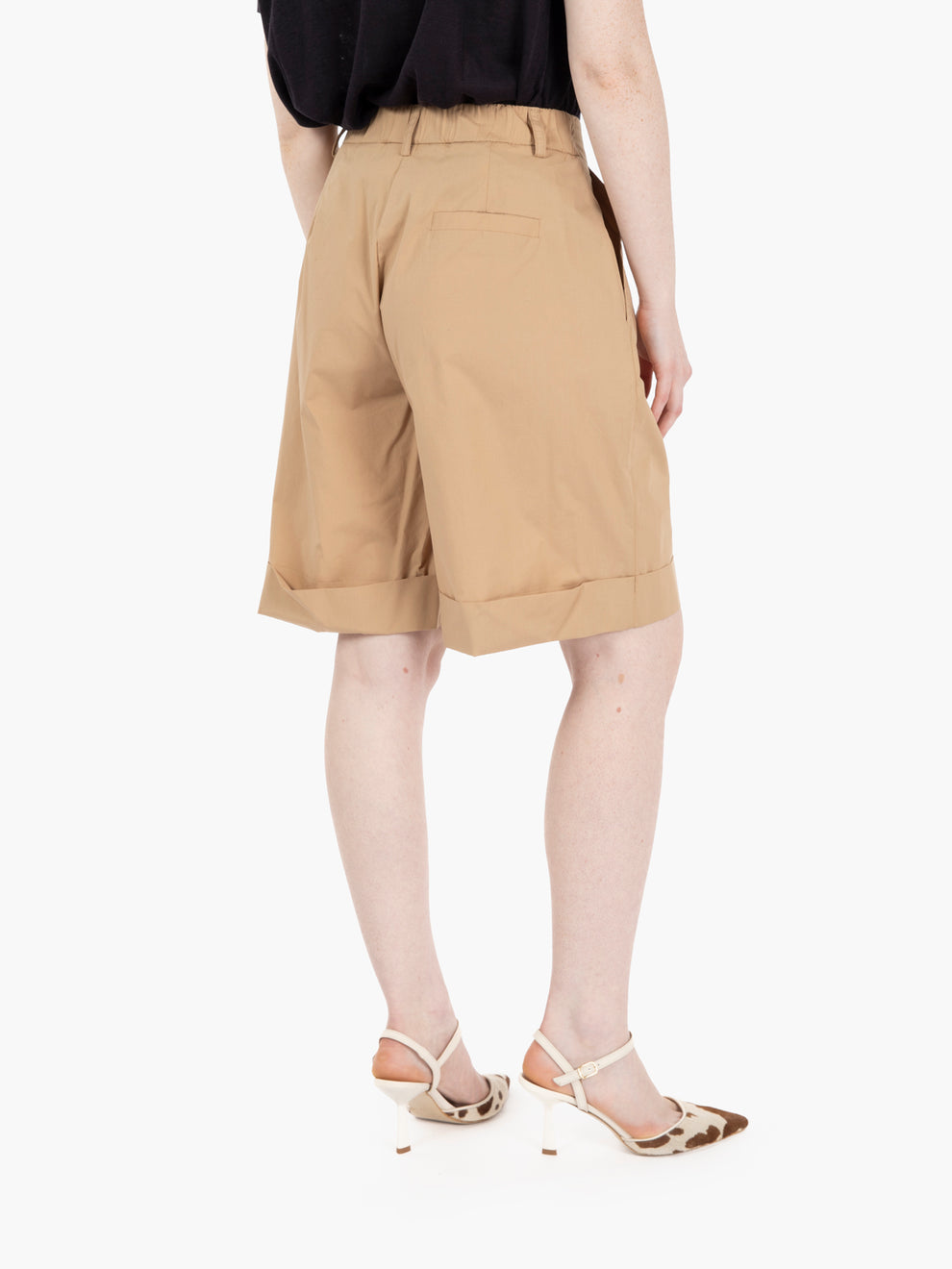 Bermuda shorts with camel turn-ups