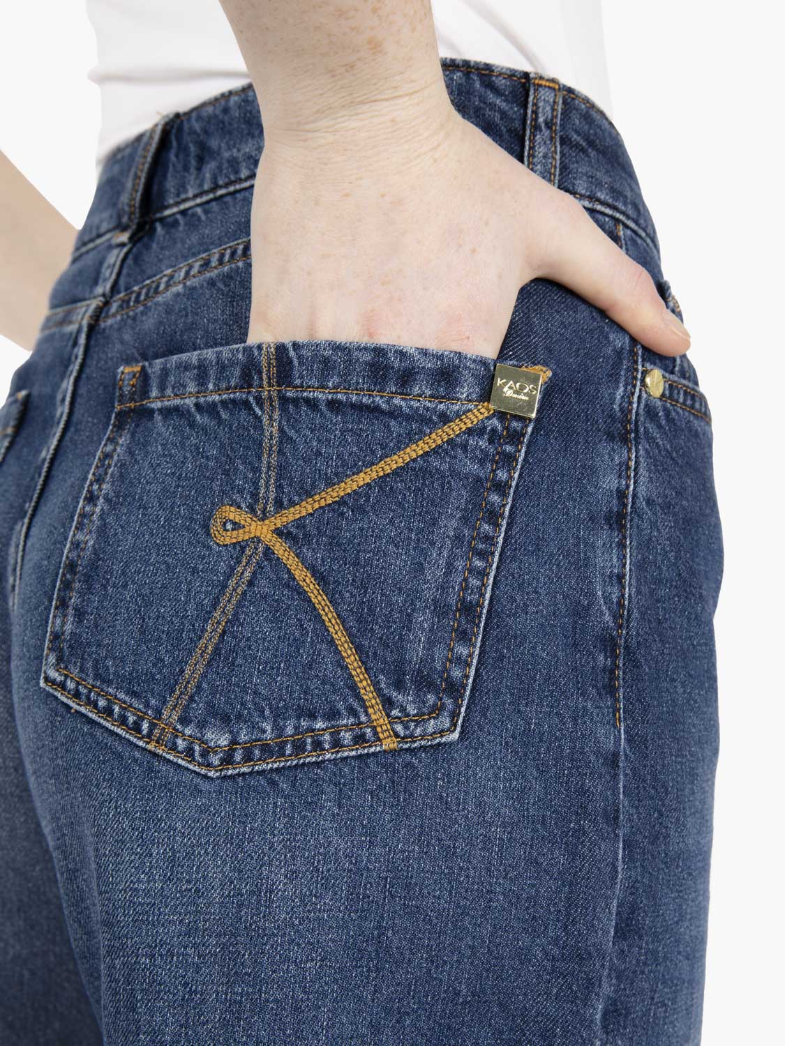 Bermuda in jeans orlo sfrangiato blu medio