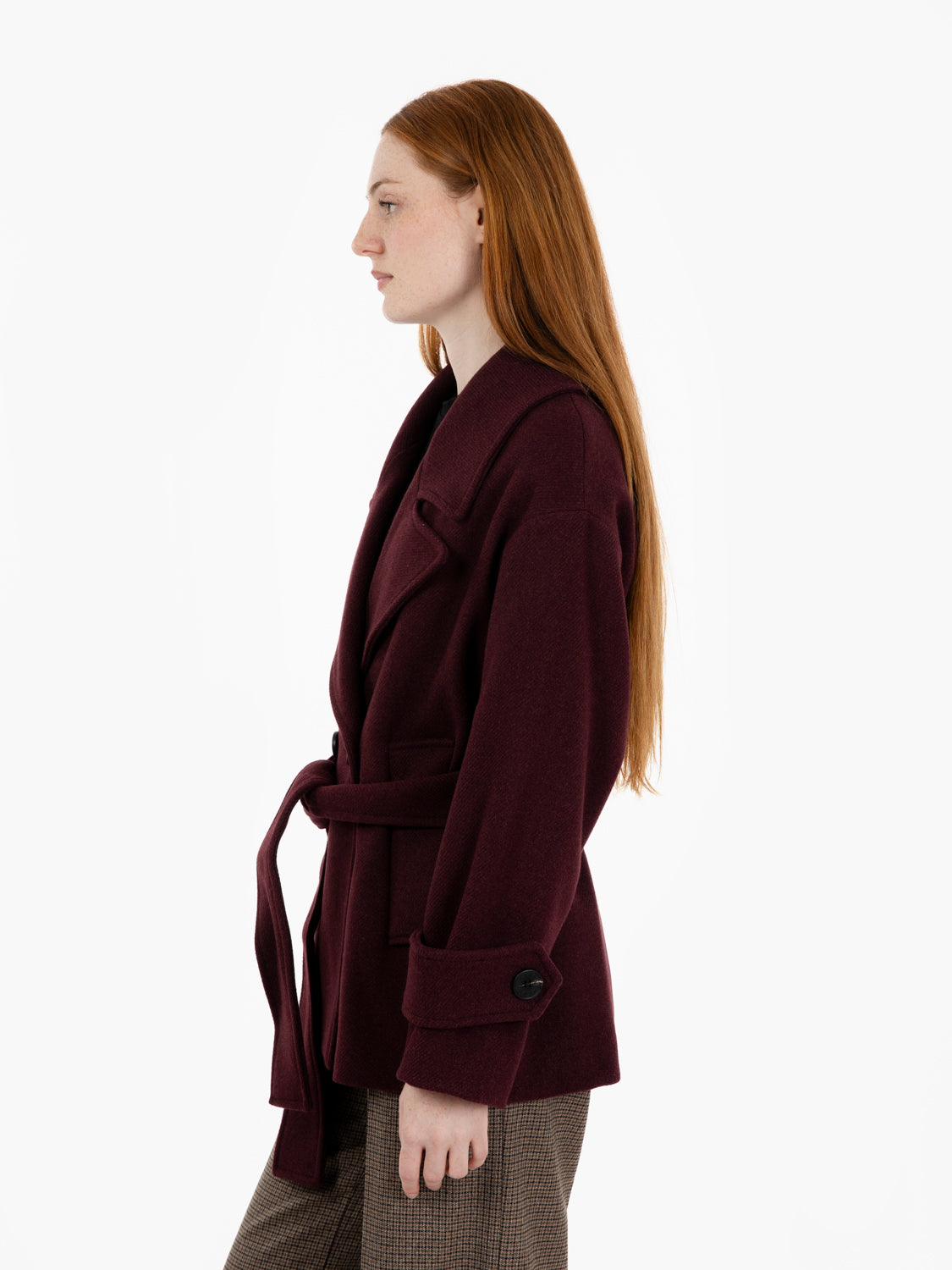 Cappotto corto con fusciacca bordeaux