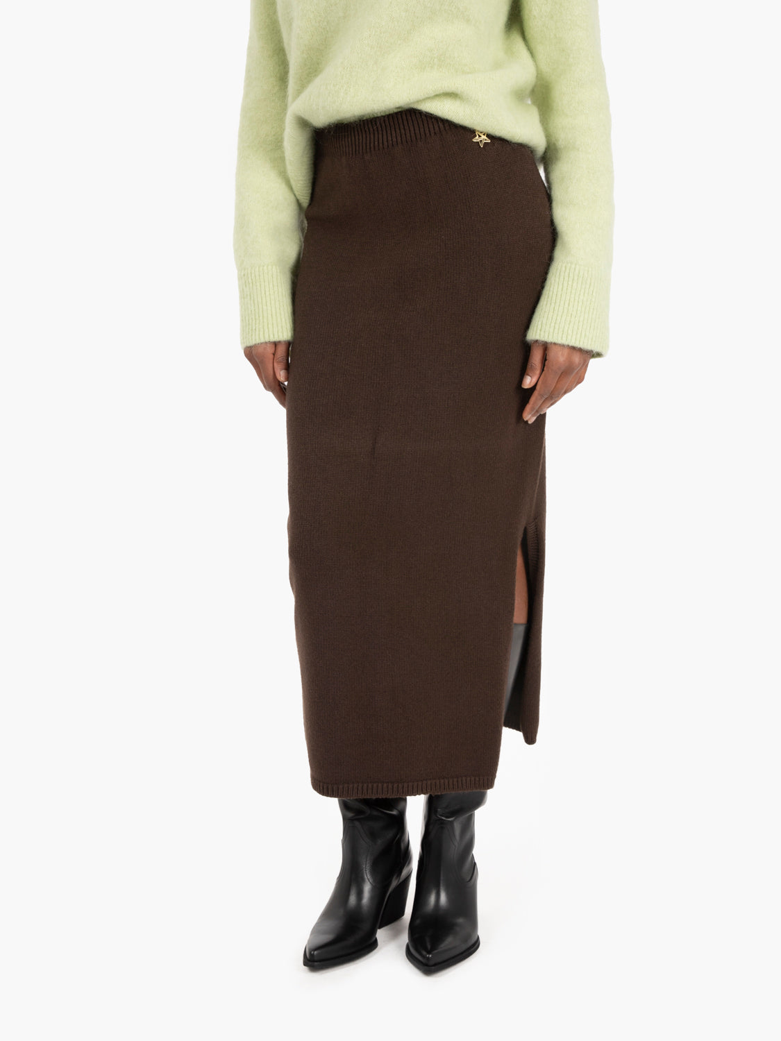 Dark brown knitted skirt
