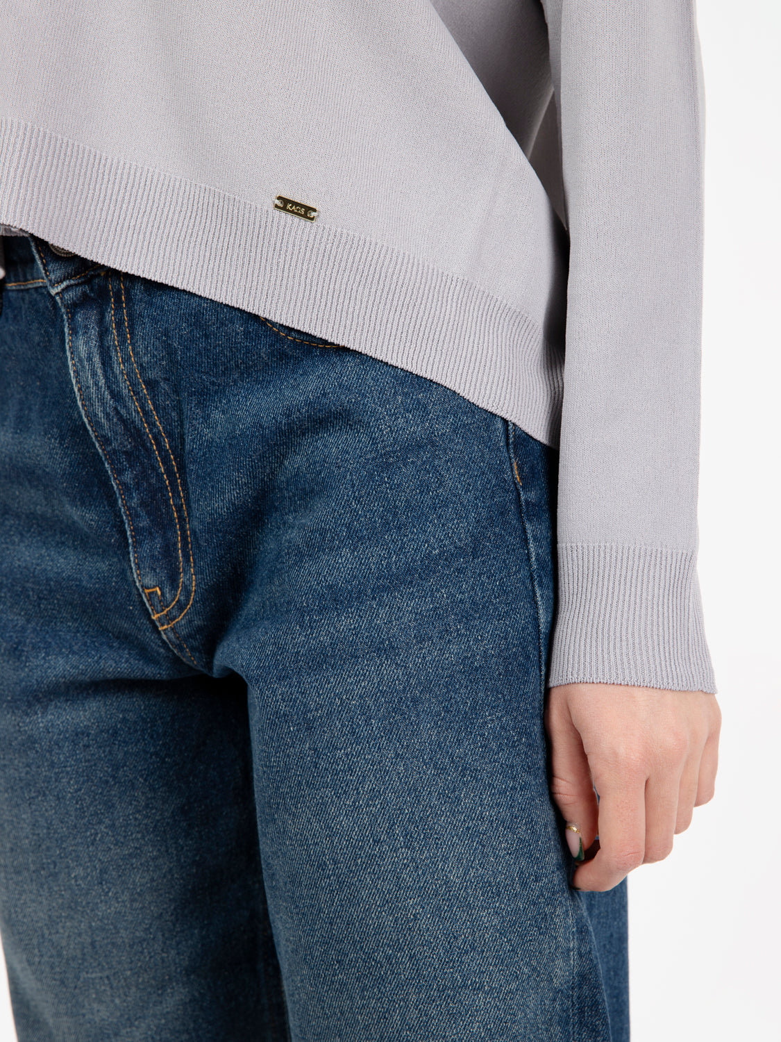 Maglia scollo a V grigio