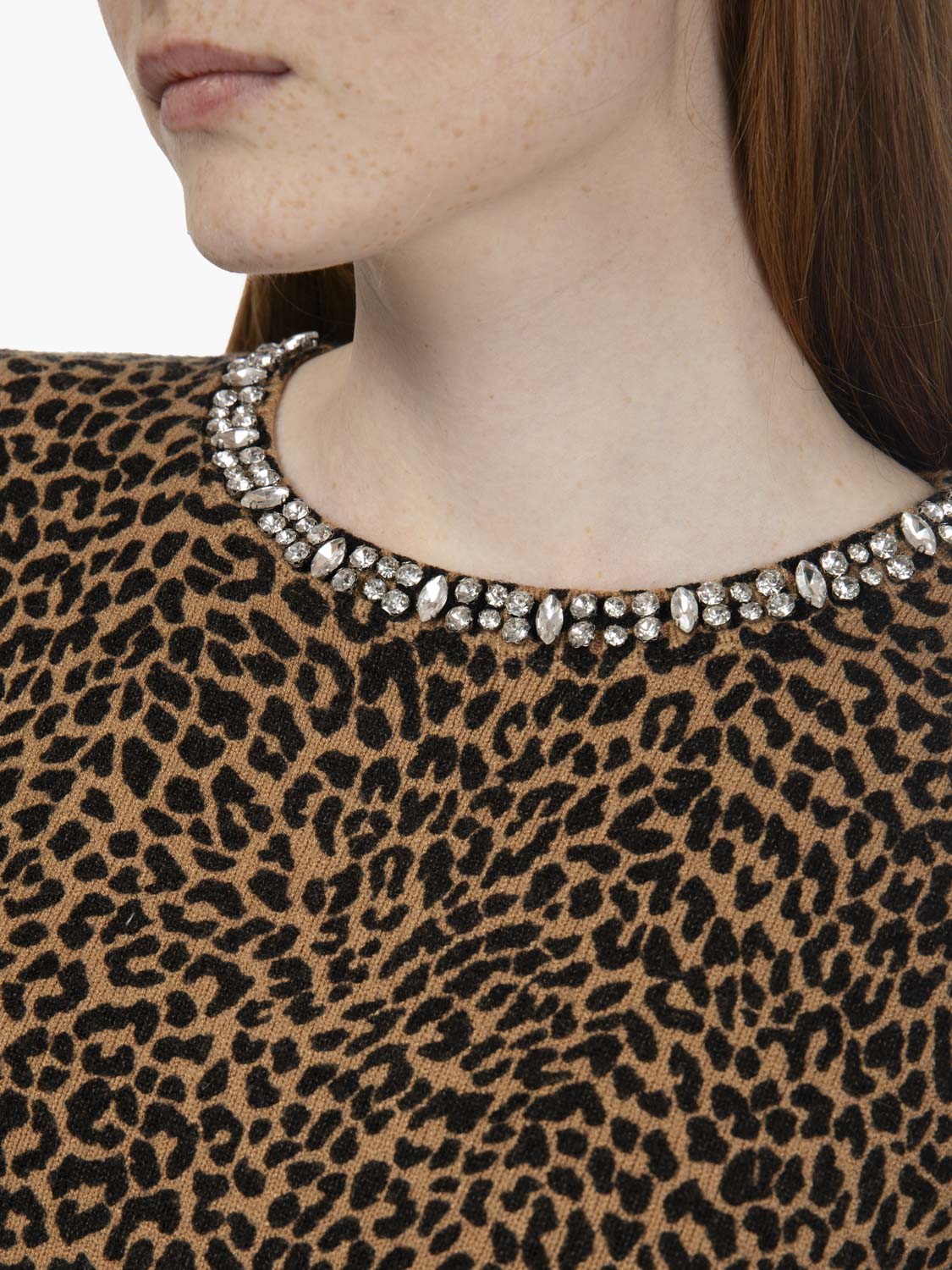 Maglia stampa animalier con pietrine