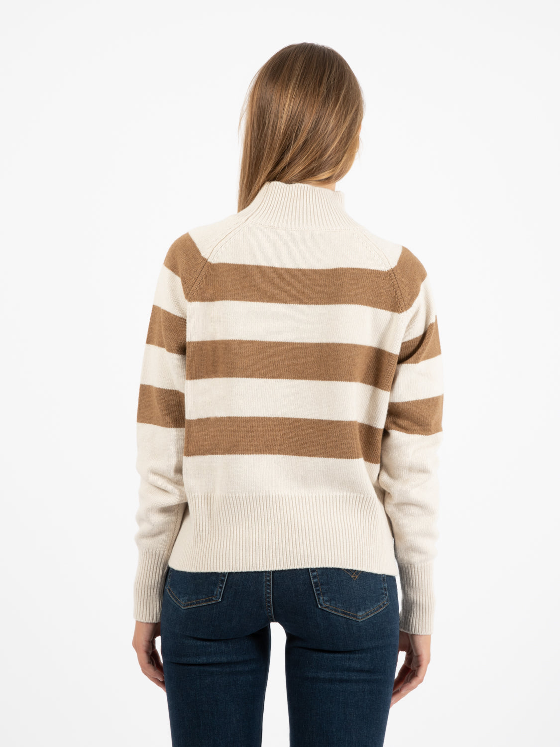 Maglione a collo alto a righe beige / cammello