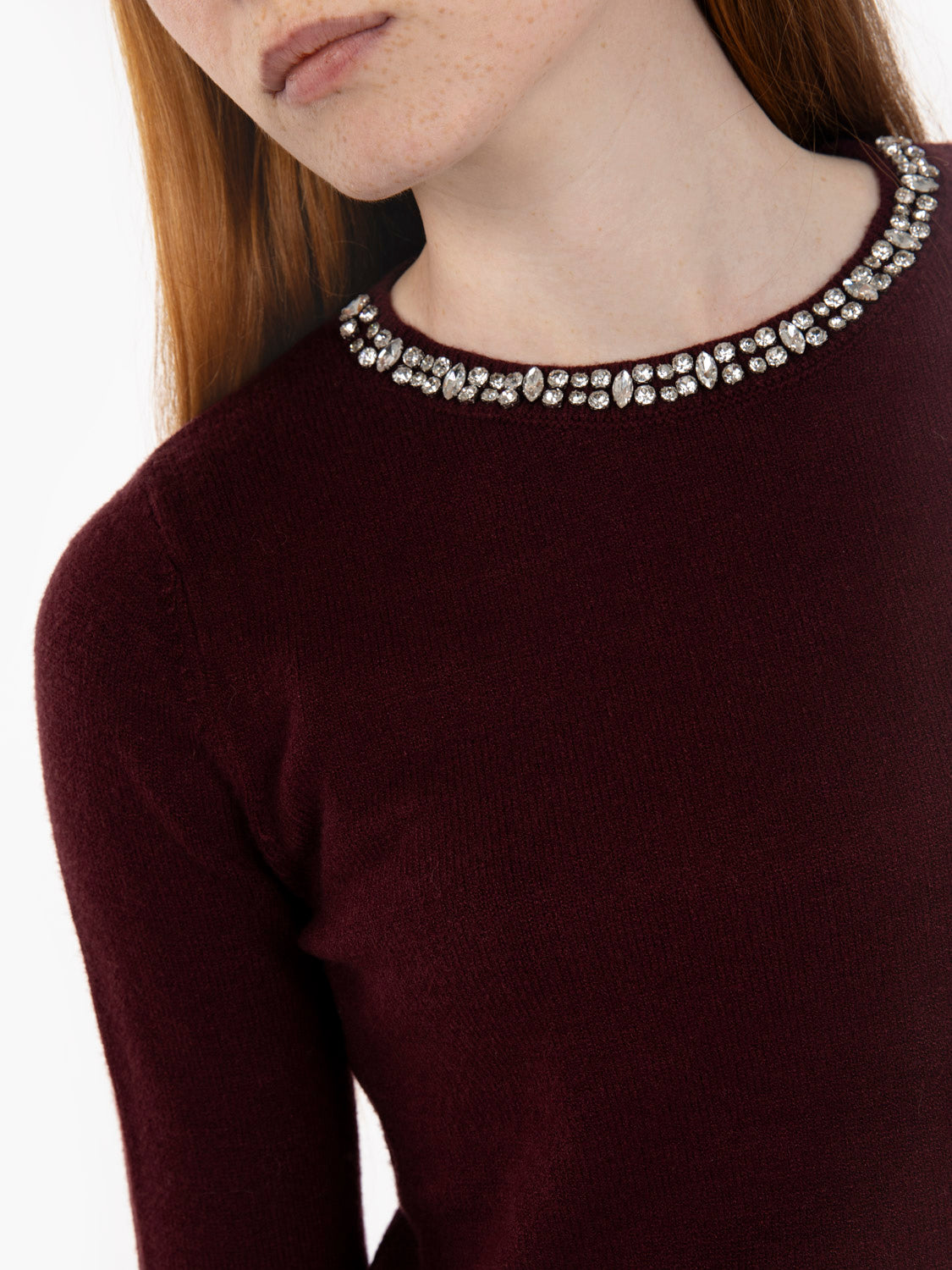 Maglione con pietrine bordeaux