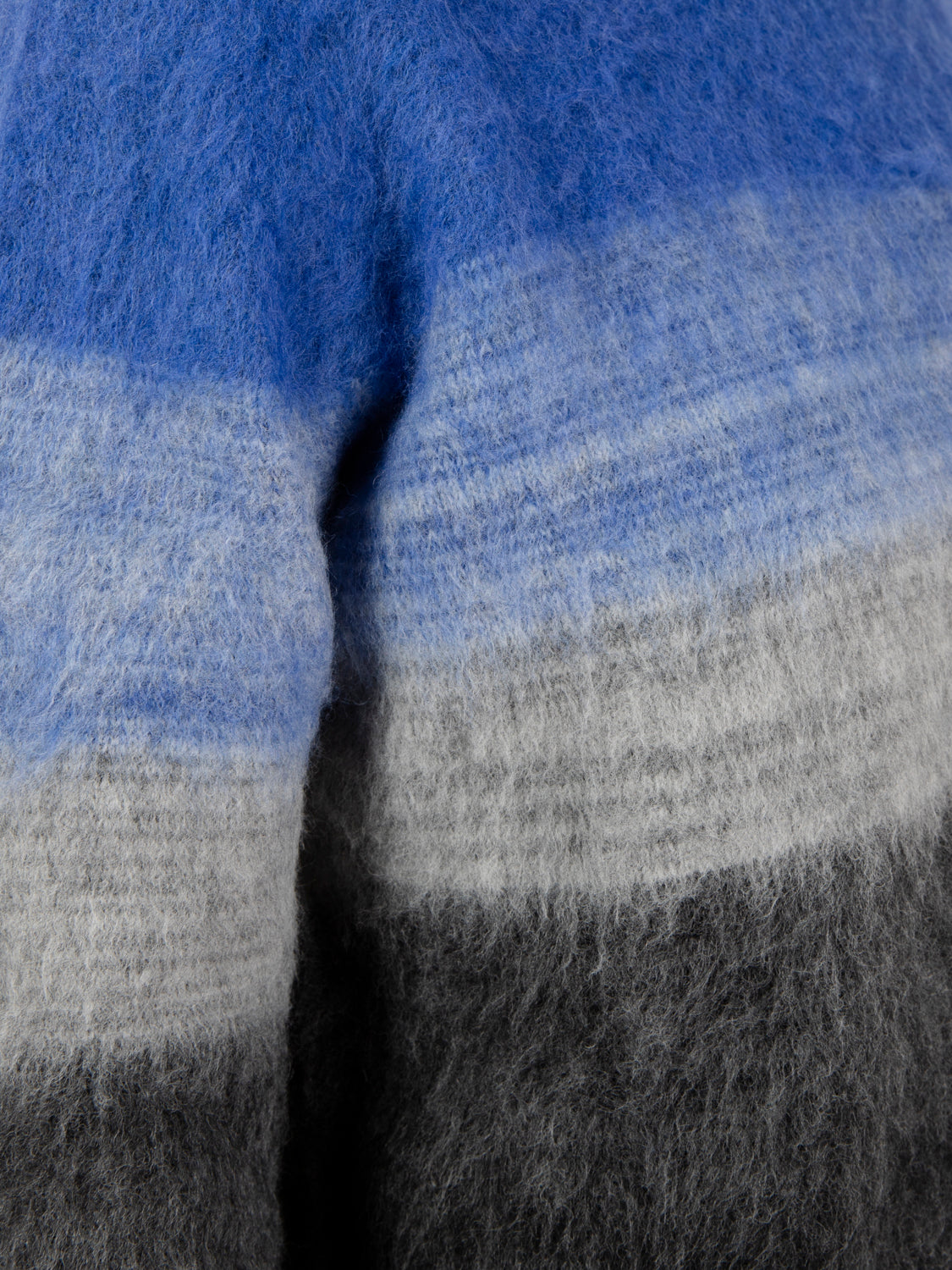 Degrade blue sweater