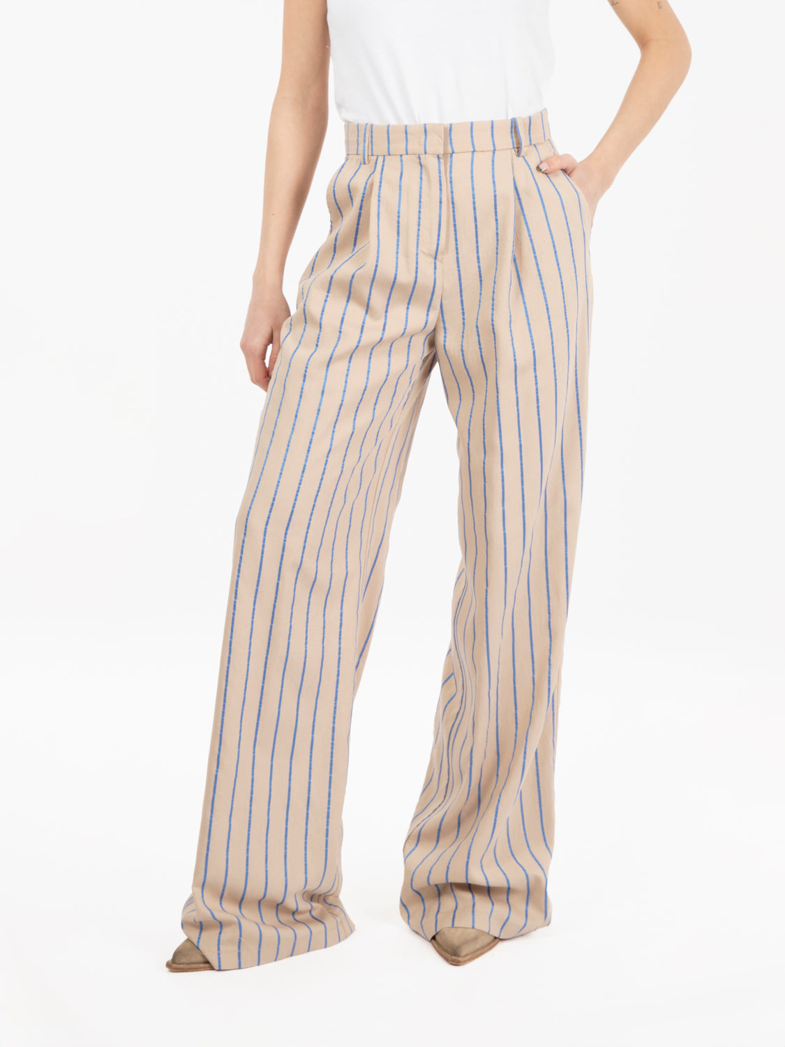 Beige/blue striped trousers