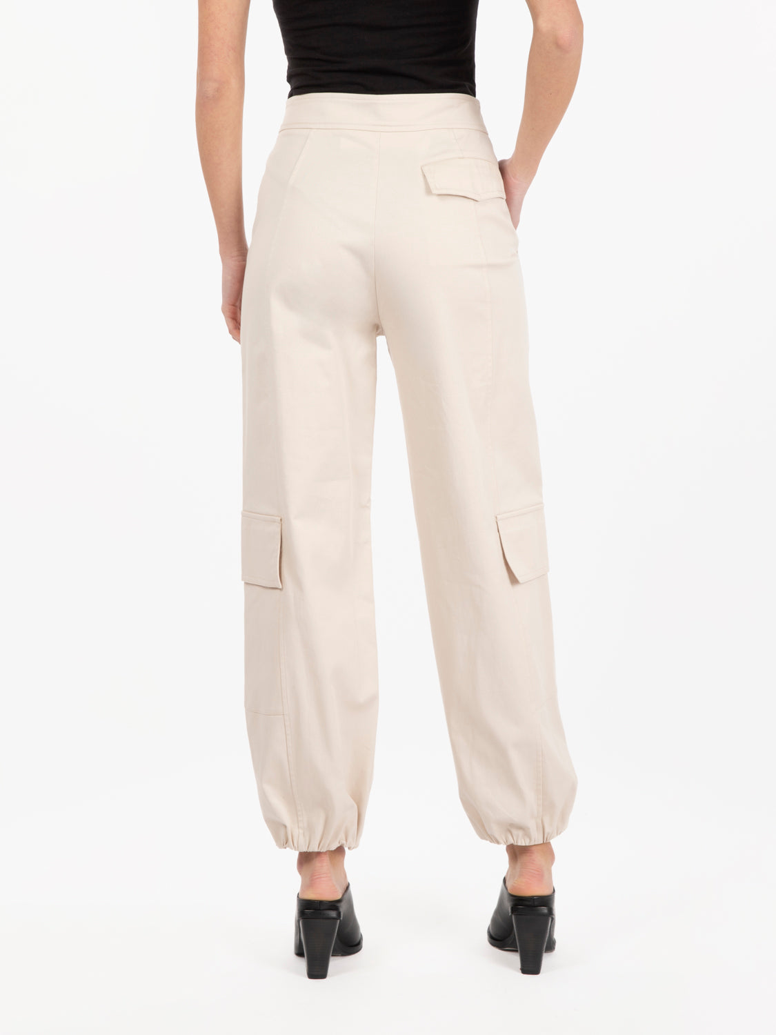 Cargo pants with ecru elastic
