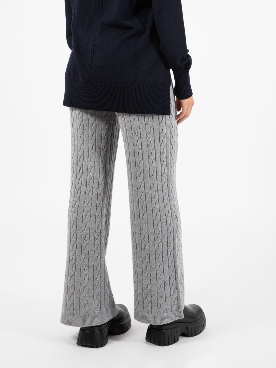 Pantaloni in maglia grigi