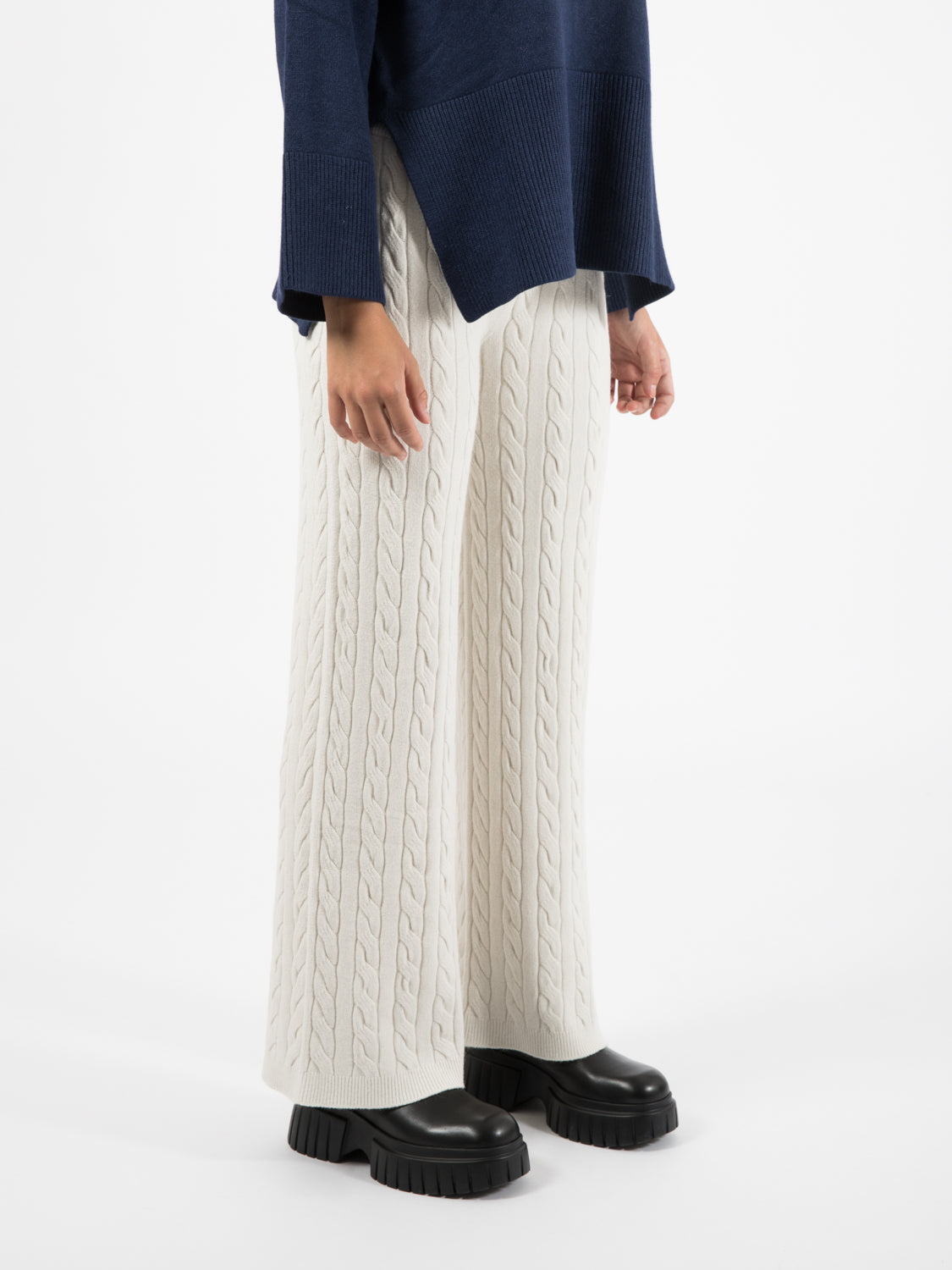Pantaloni in maglia panna