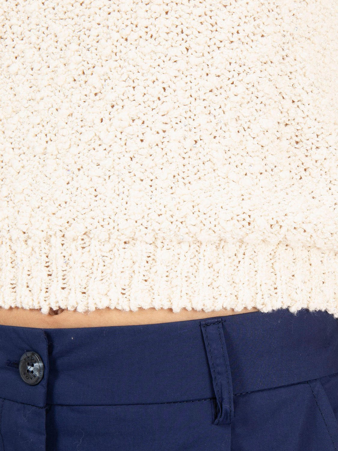 Top smanicato bouclé con paillettes ecrù