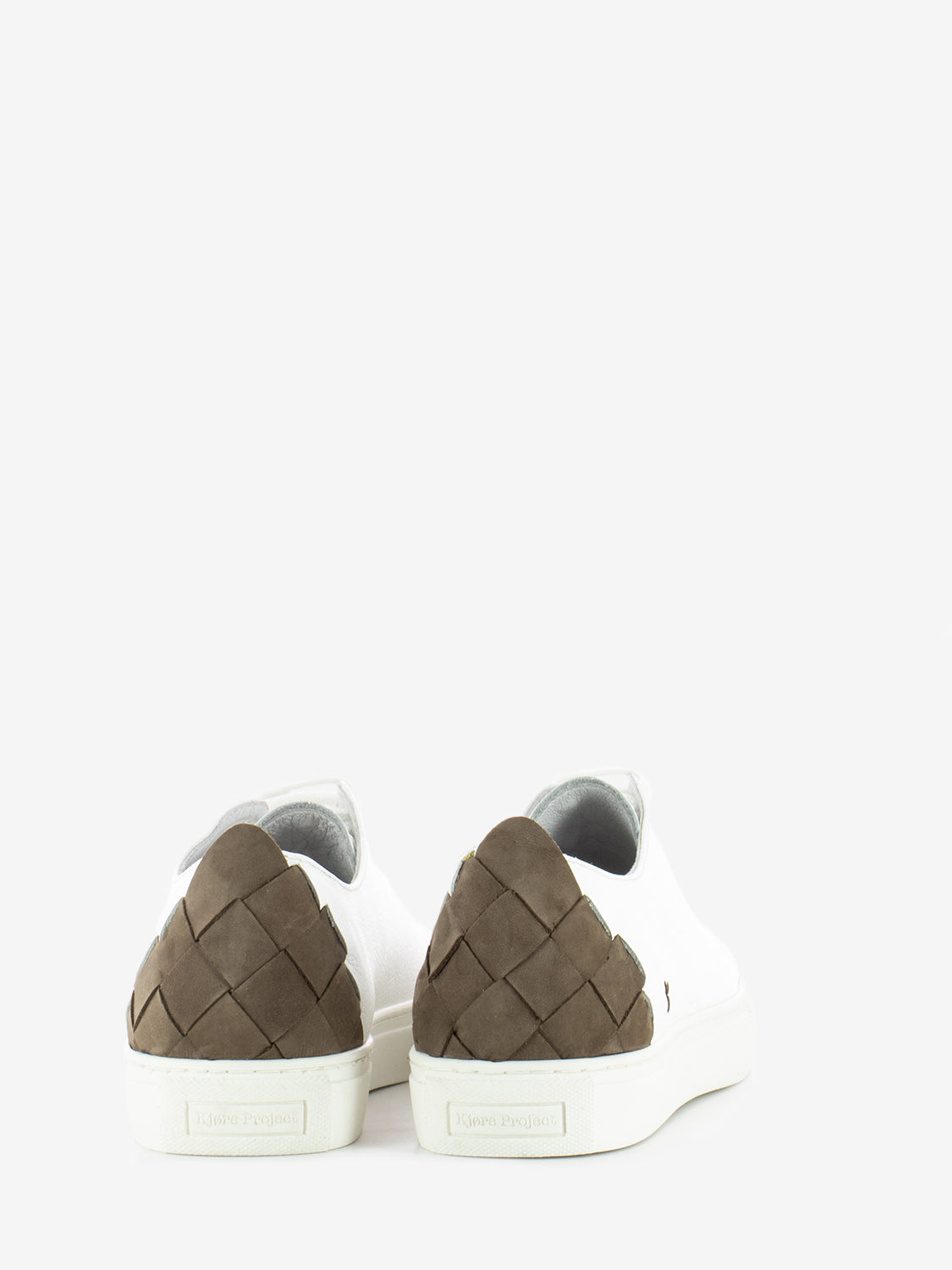 Sneakers in pelle bianca con tallone lavorato