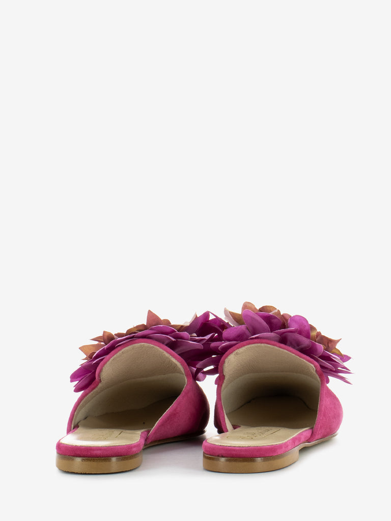 LA BALLERINA - Sabot suede fiore fuxia