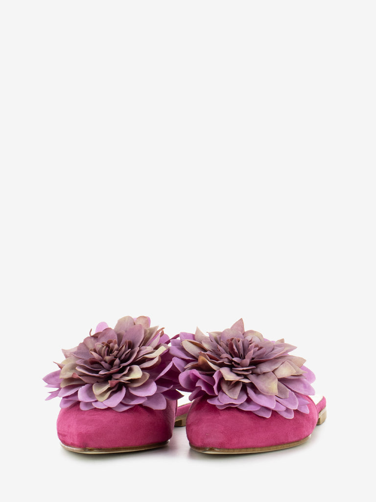 LA BALLERINA - Sabot suede fiore fuxia