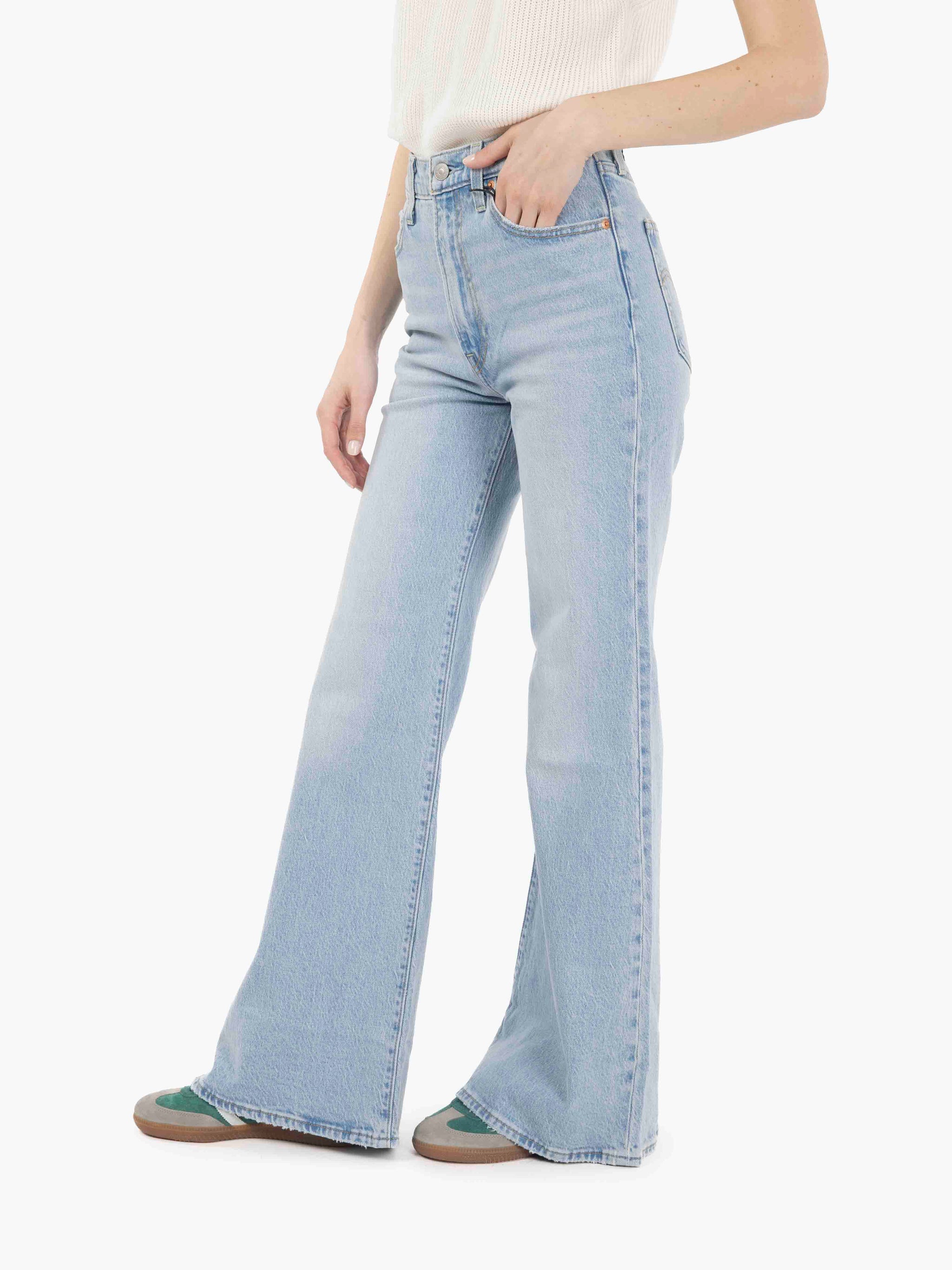 Ribcage bells sits azzurro