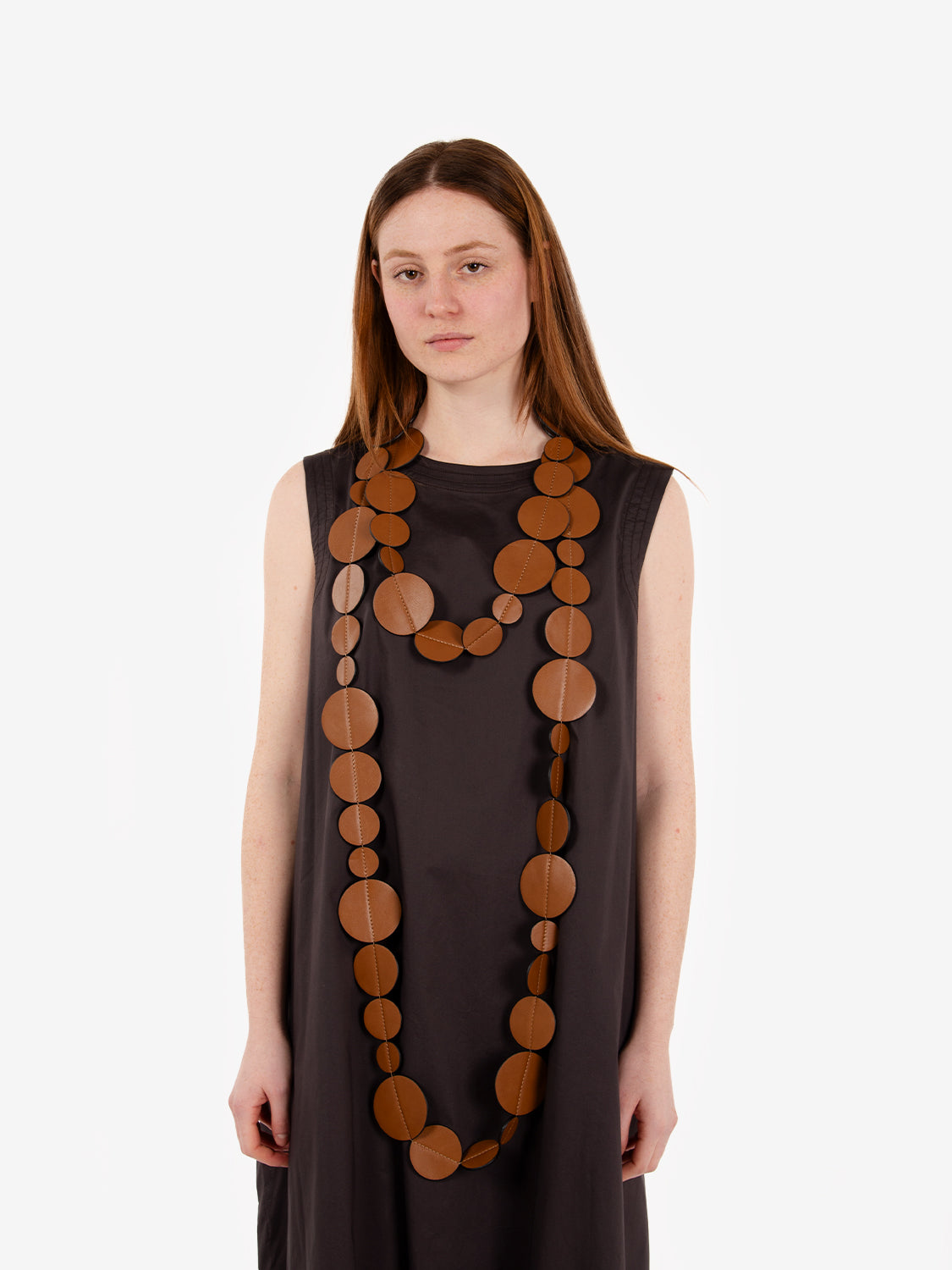 Collana lunga Dots cuoio
