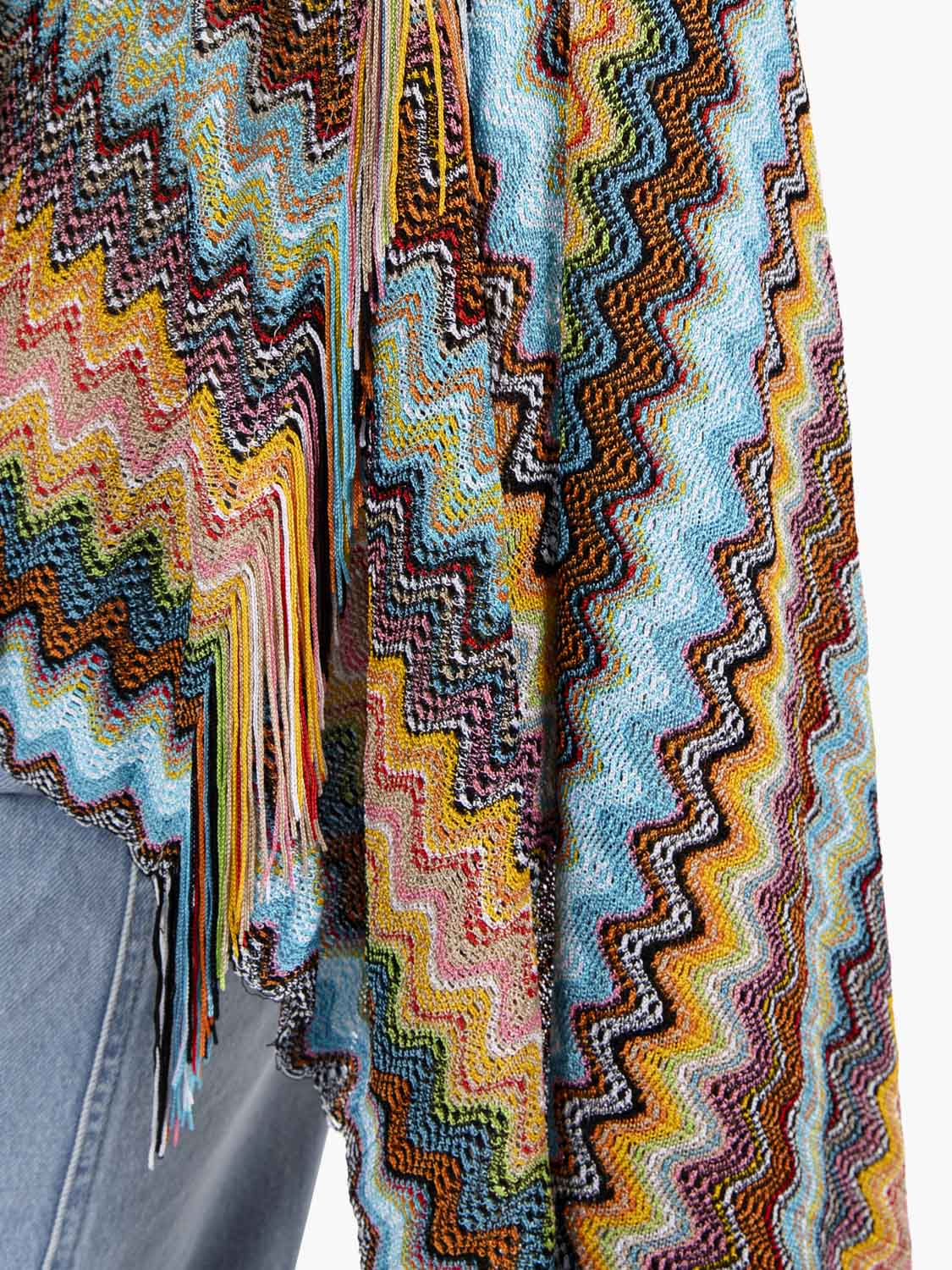 Long poncho zigzag design light blue / multicolor