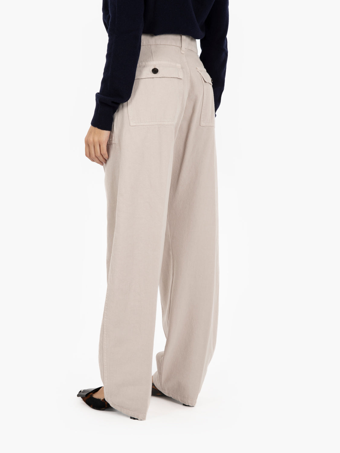 Pantaloni carrot fit fatigue sabbia