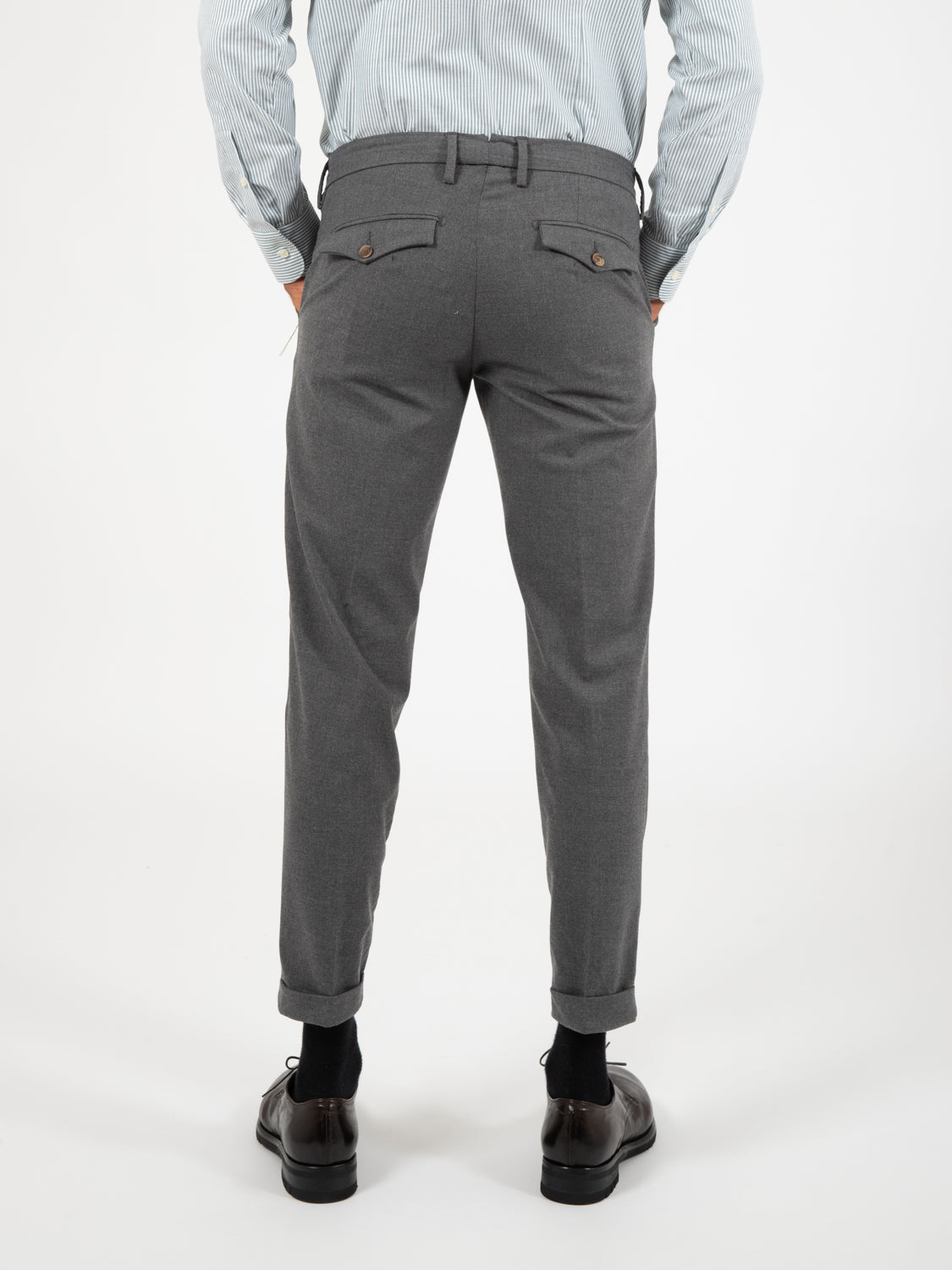 Pantaloni carrot grigi