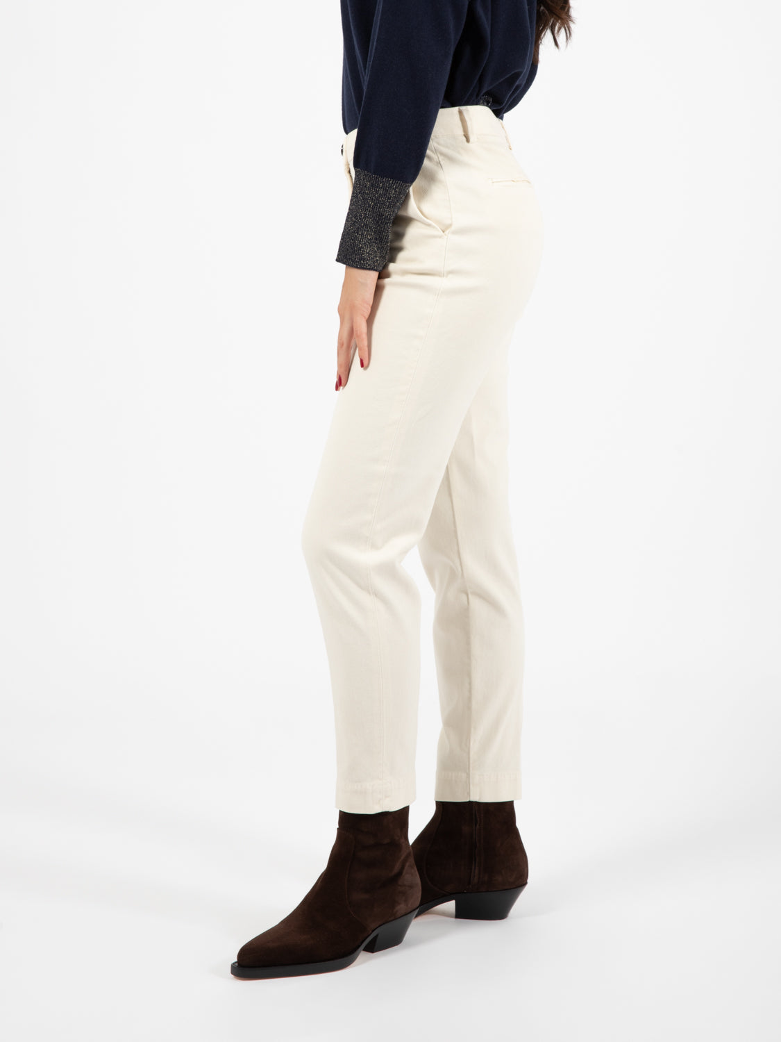Pantaloni carrot slim panna