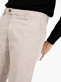 Pantaloni gabardina slim sabbia