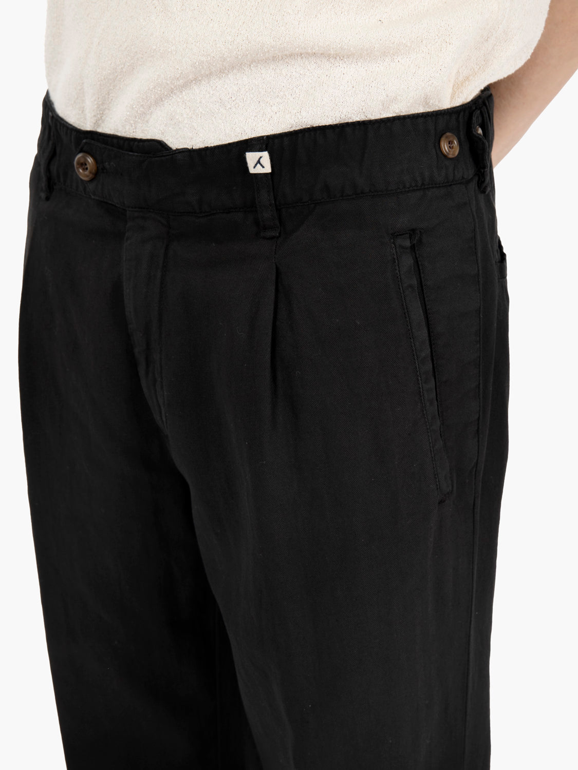 Pantaloni in lino e cotone neri