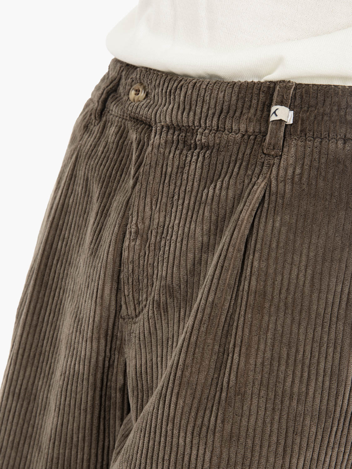 Pantaloni in velluto a coste moro