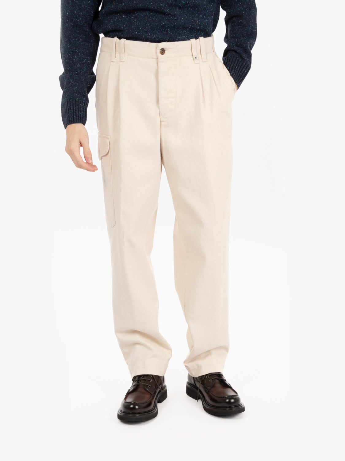 Long trousers with maxi cream pocket