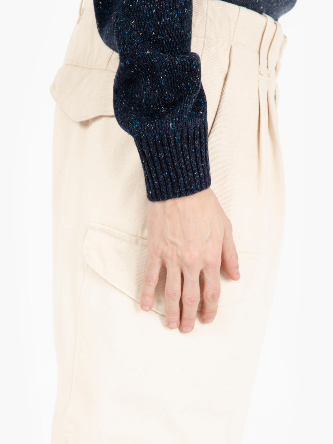 Long trousers with maxi cream pocket