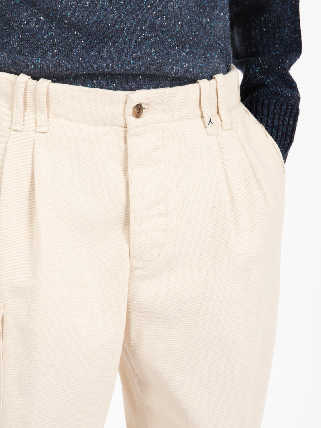 Long trousers with maxi cream pocket